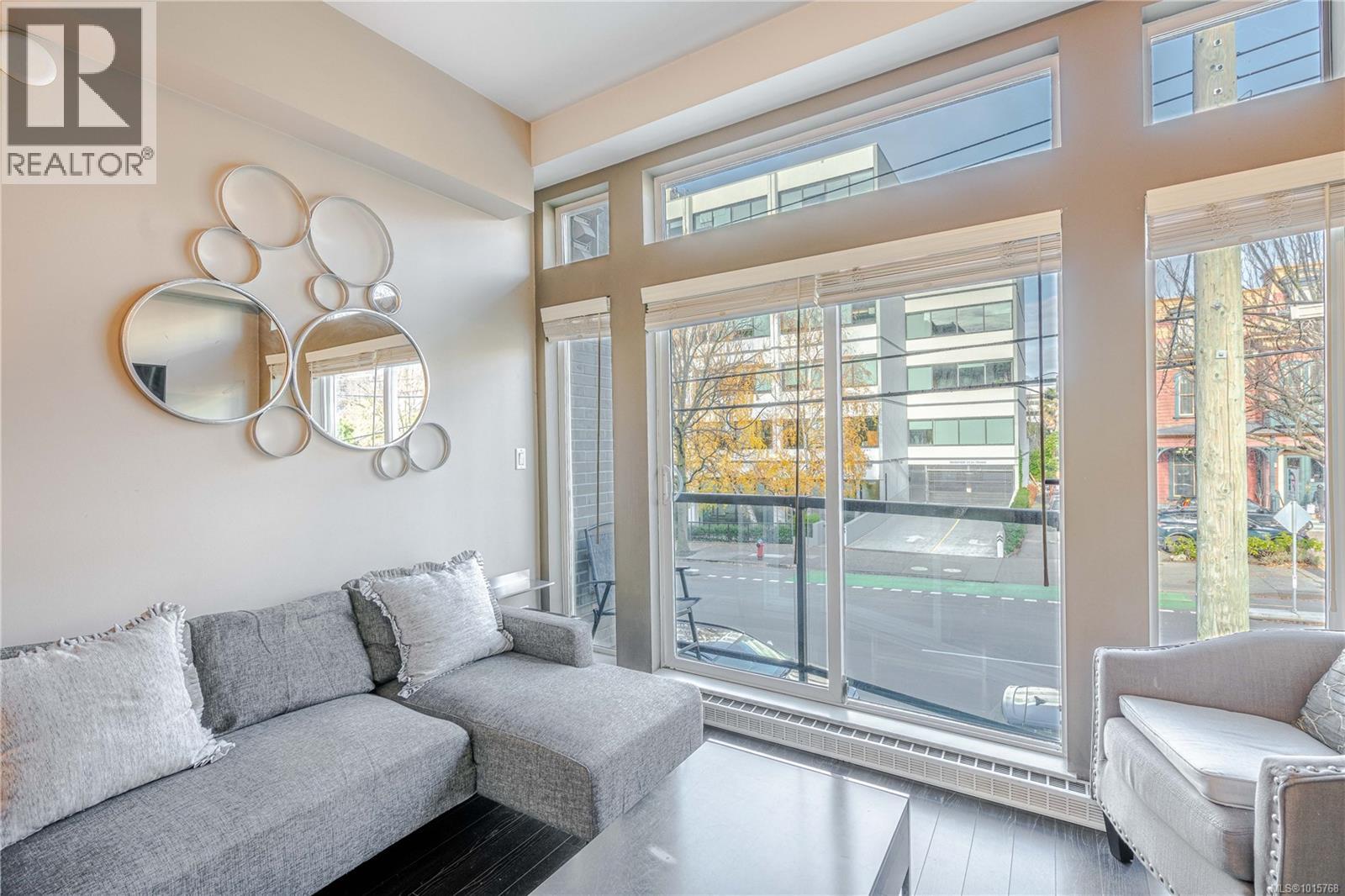 203 1121 Fort Street, Victoria
