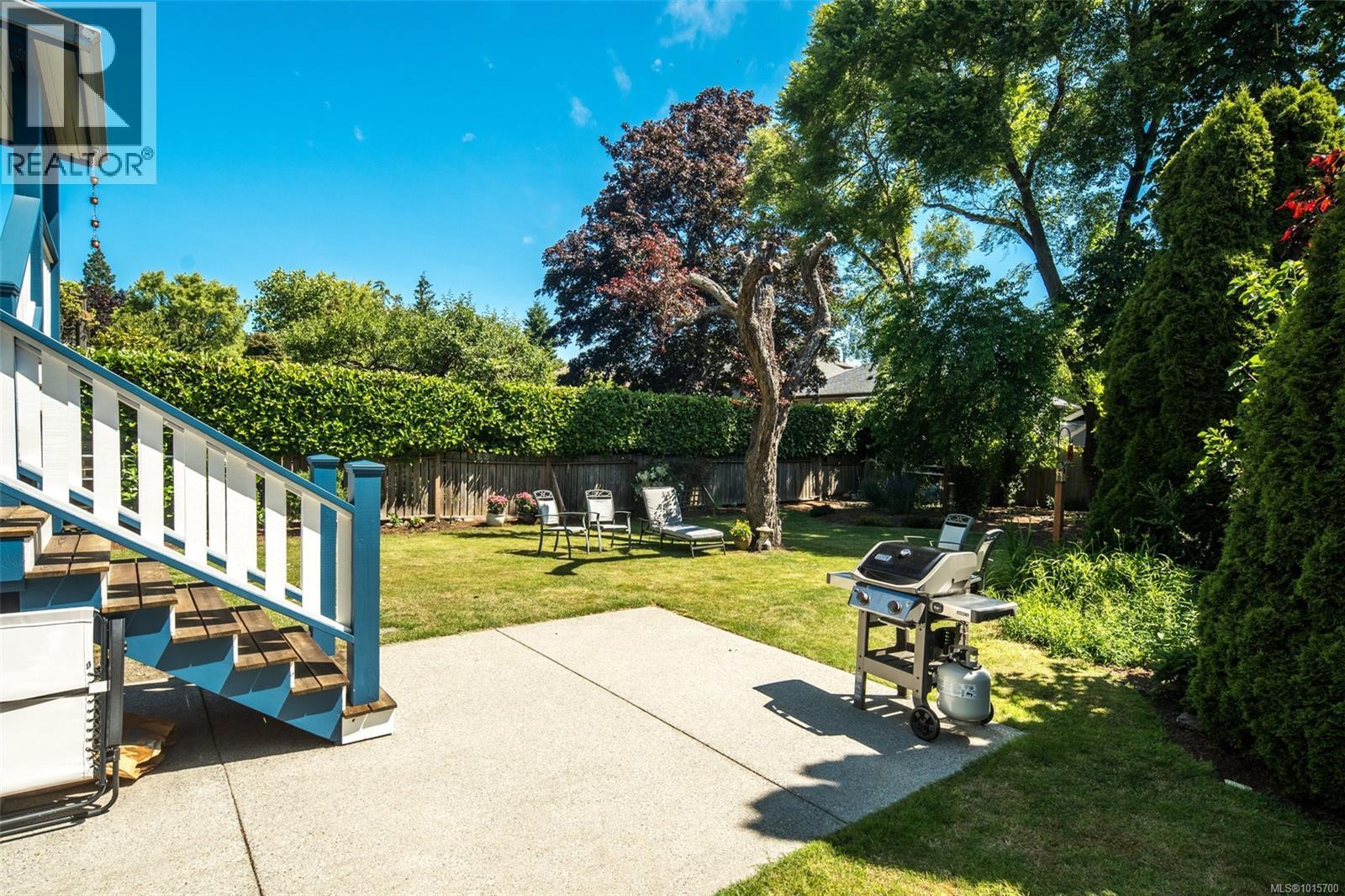 615 Harbinger Ave, Victoria