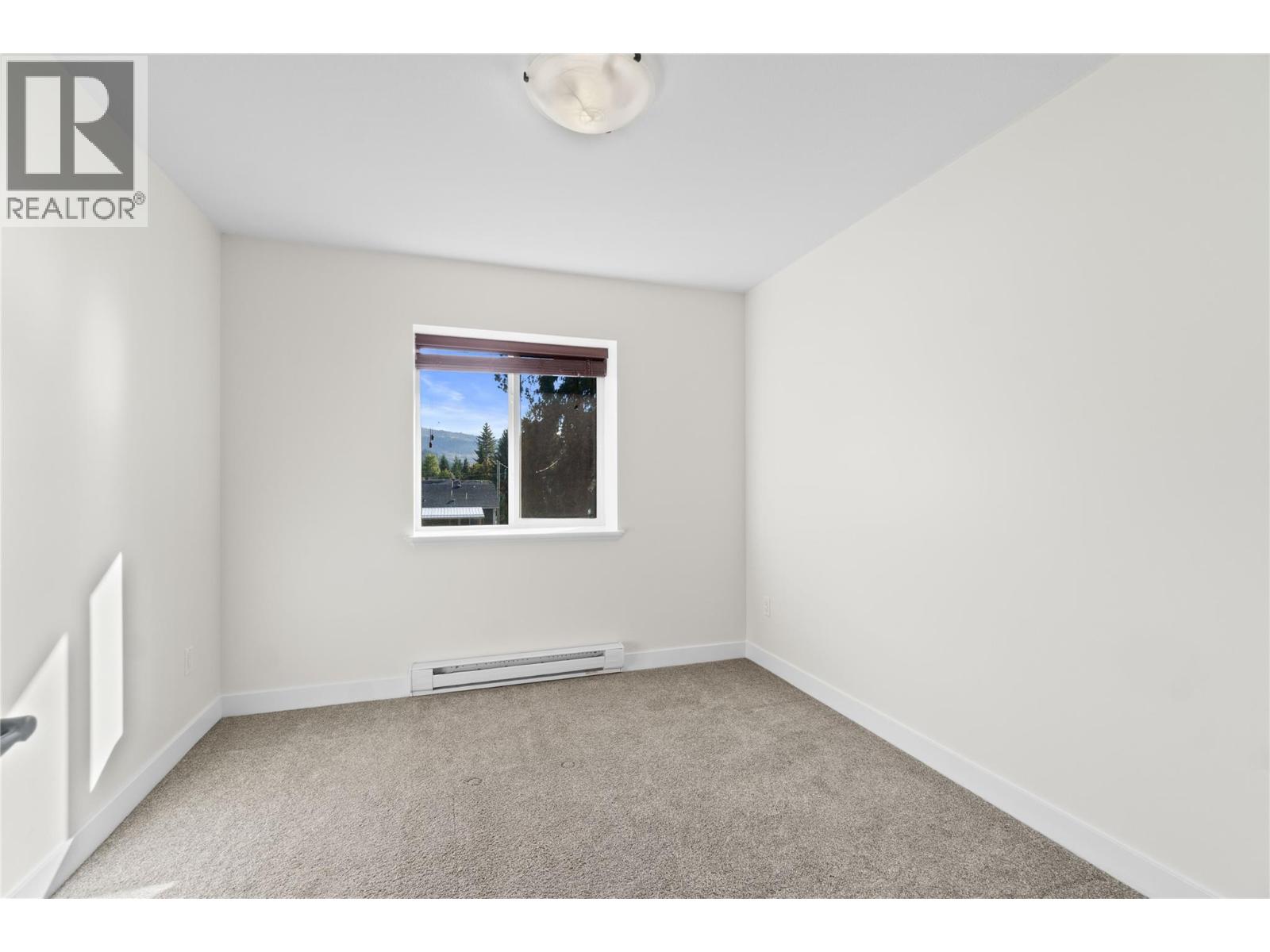 725 Trans Canada Highway, Sicamous
