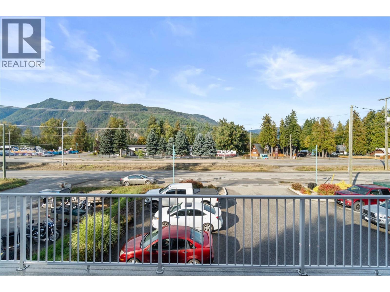 725 Trans Canada Highway, Sicamous