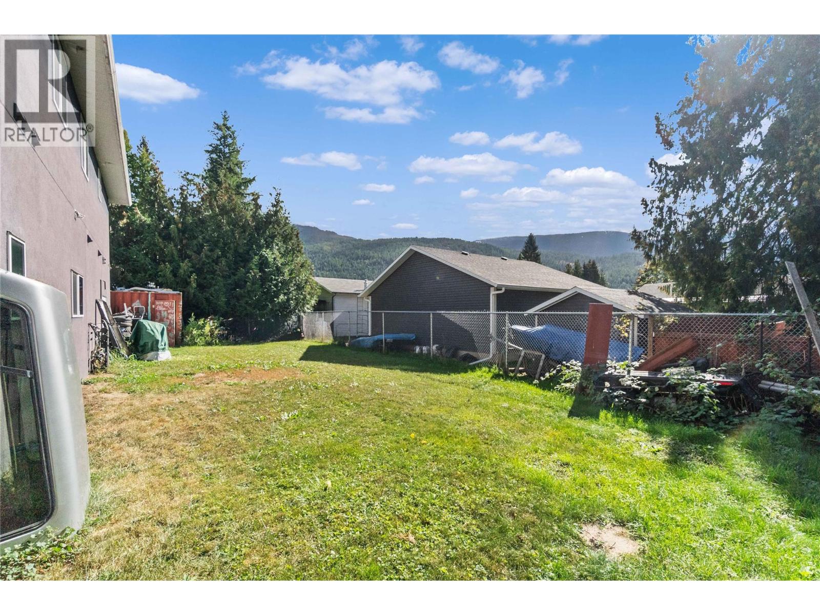 725 Trans Canada Highway, Sicamous