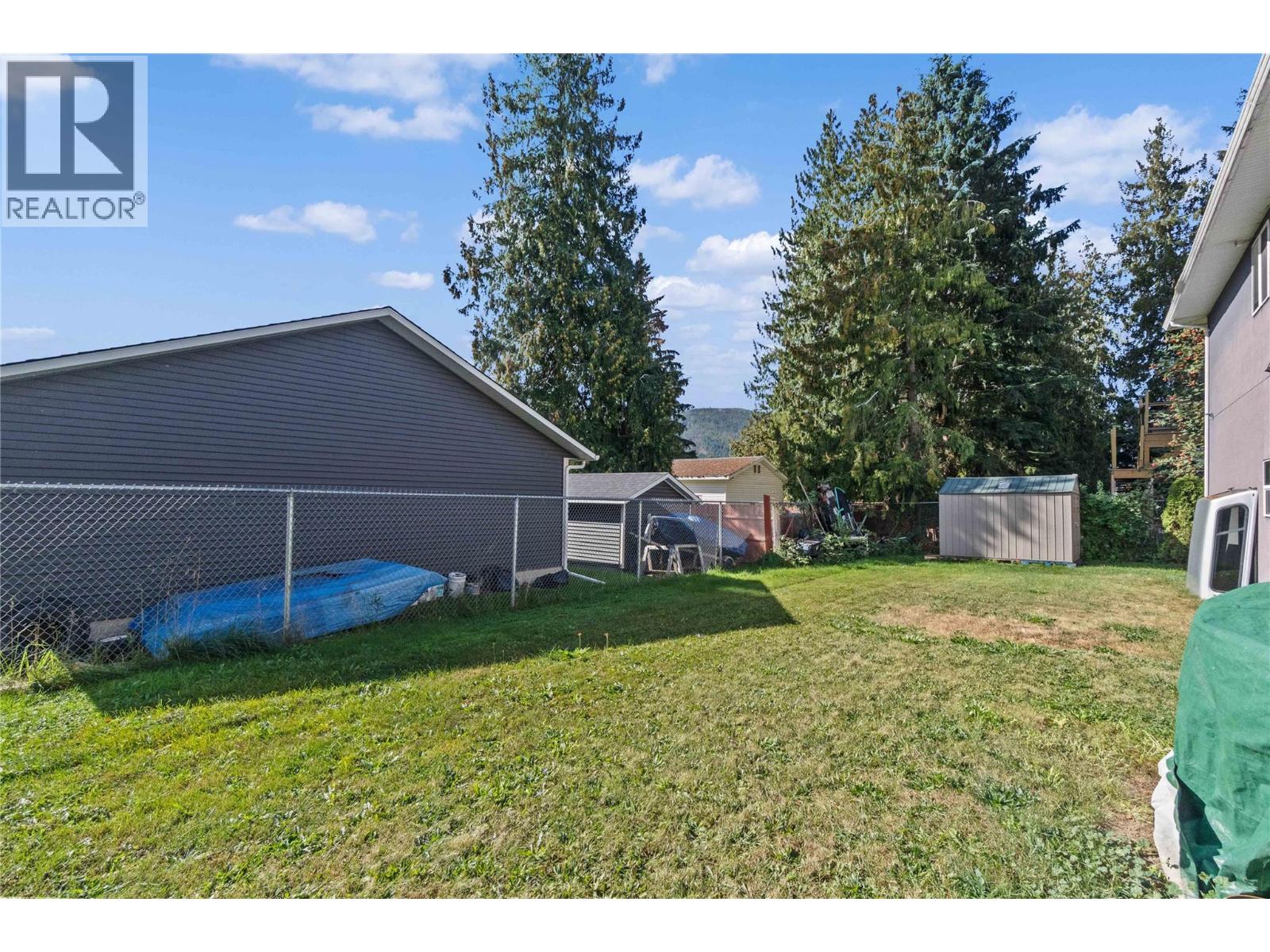 725 Trans Canada Highway, Sicamous
