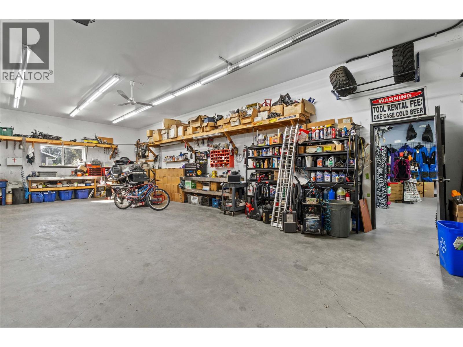 725 Trans Canada Highway, Sicamous
