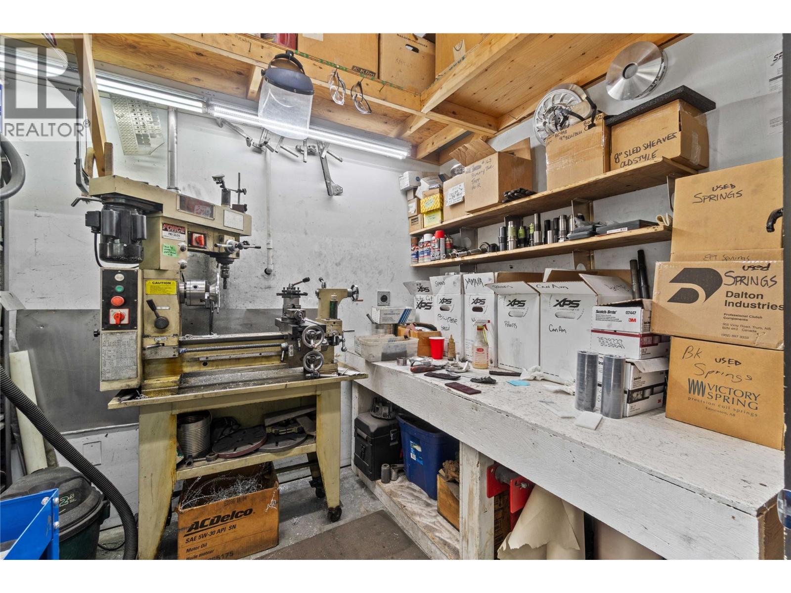 725 Trans Canada Highway, Sicamous