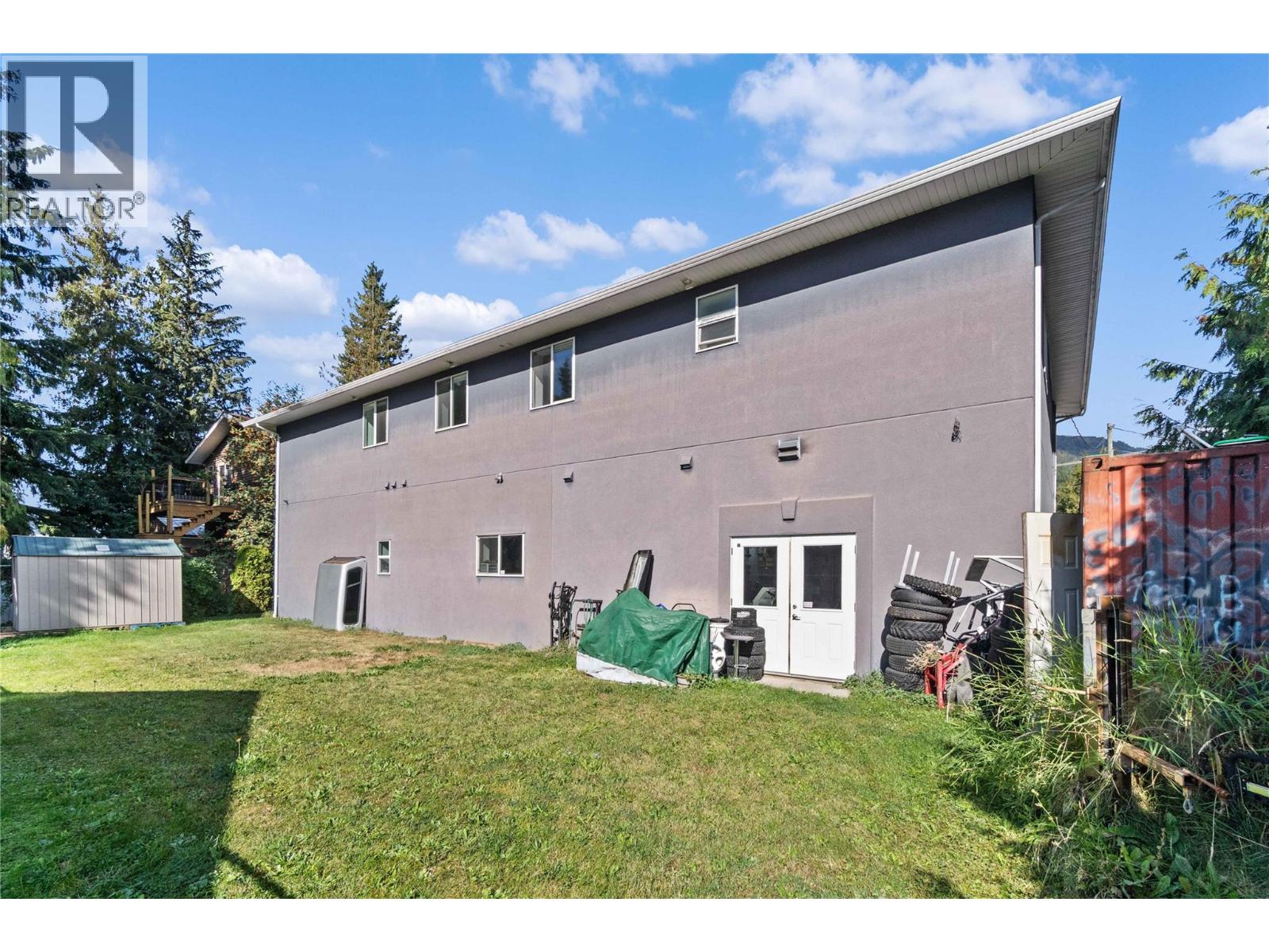 725 Trans Canada Highway, Sicamous