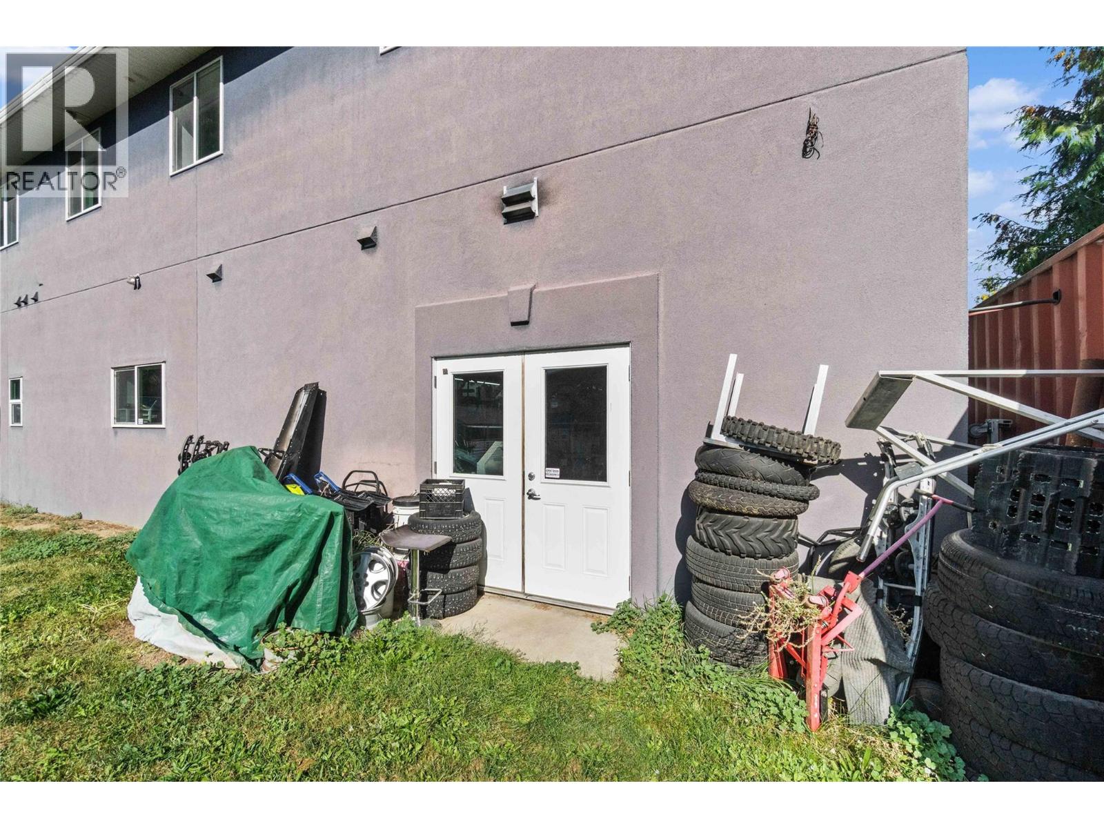 725 Trans Canada Highway, Sicamous