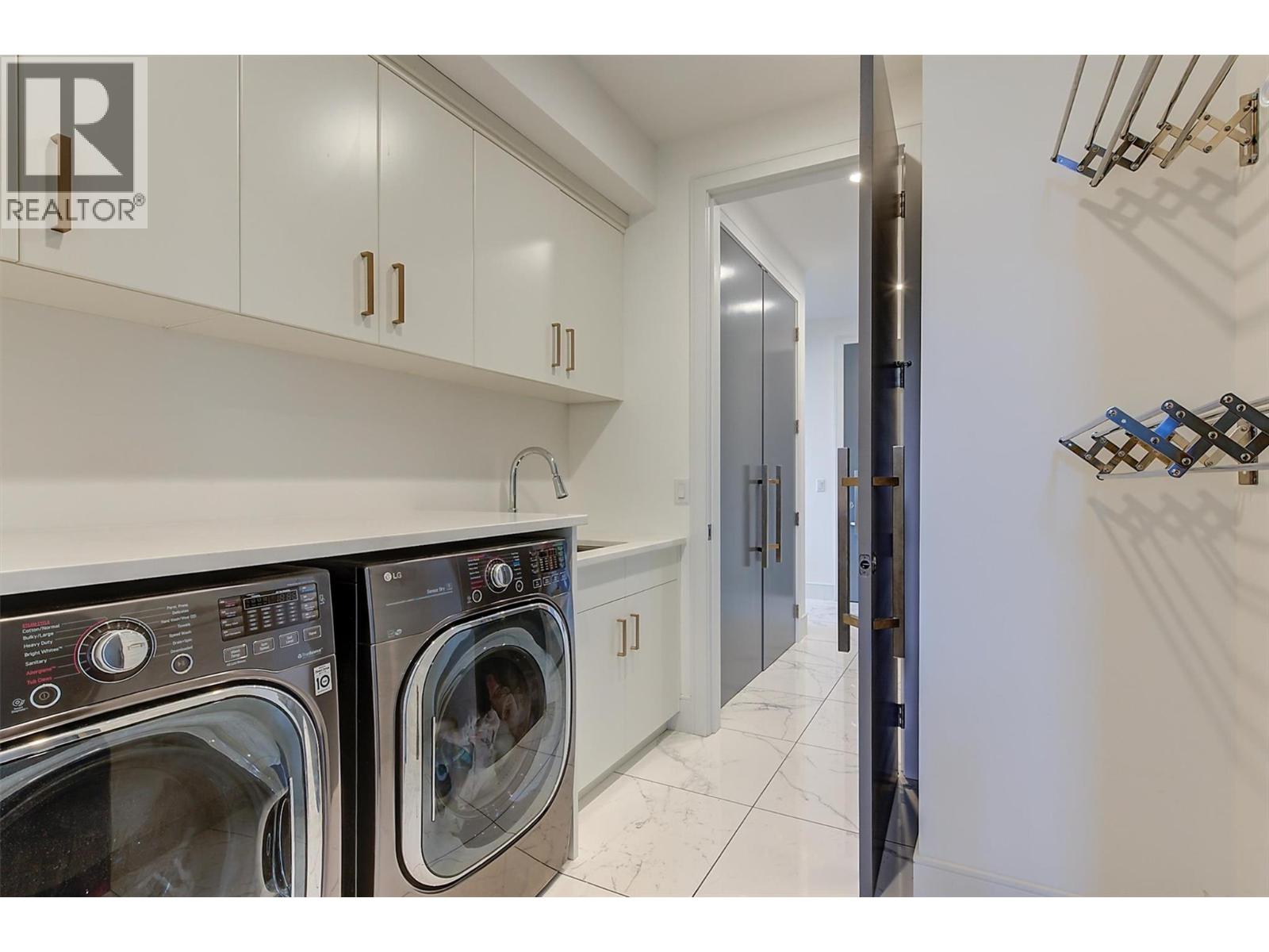 3961 Beachview Drive E, West Kelowna