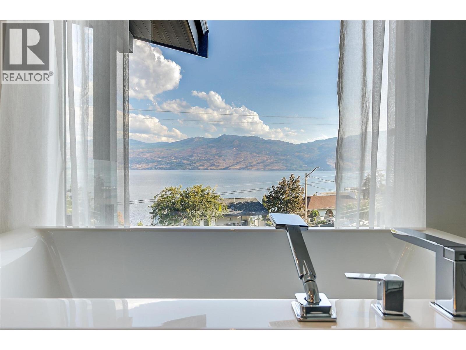 3961 Beachview Drive E, West Kelowna