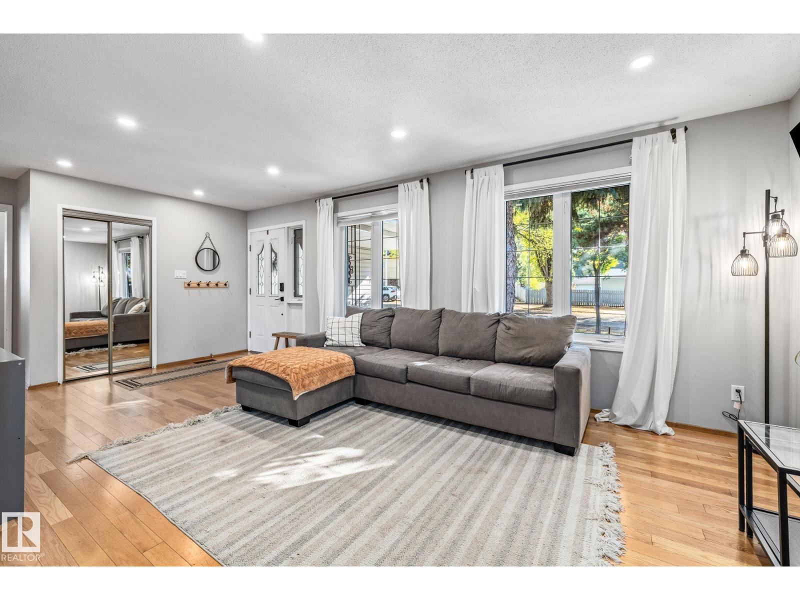 Single Family House Bungalow for Sale in  BURNHAM AVENUE St. Albert 