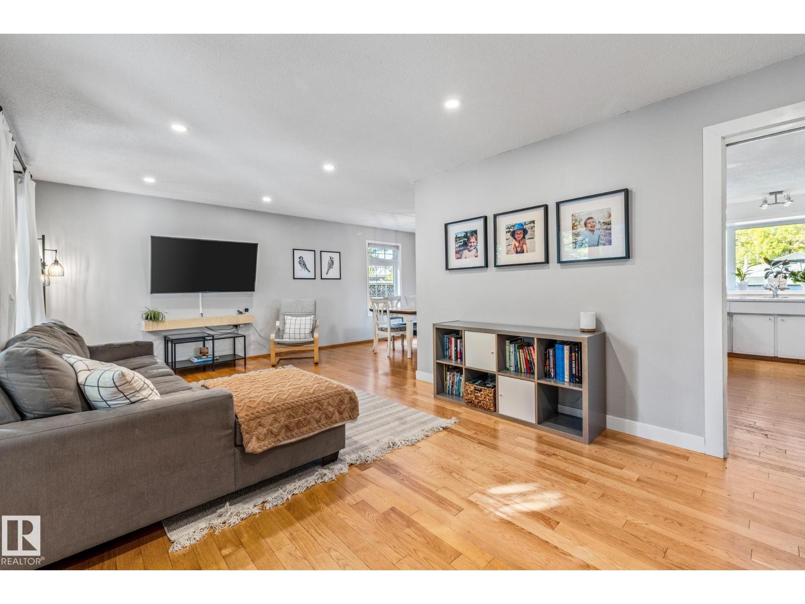 Single Family House Bungalow for Sale in  BURNHAM AVENUE St. Albert 