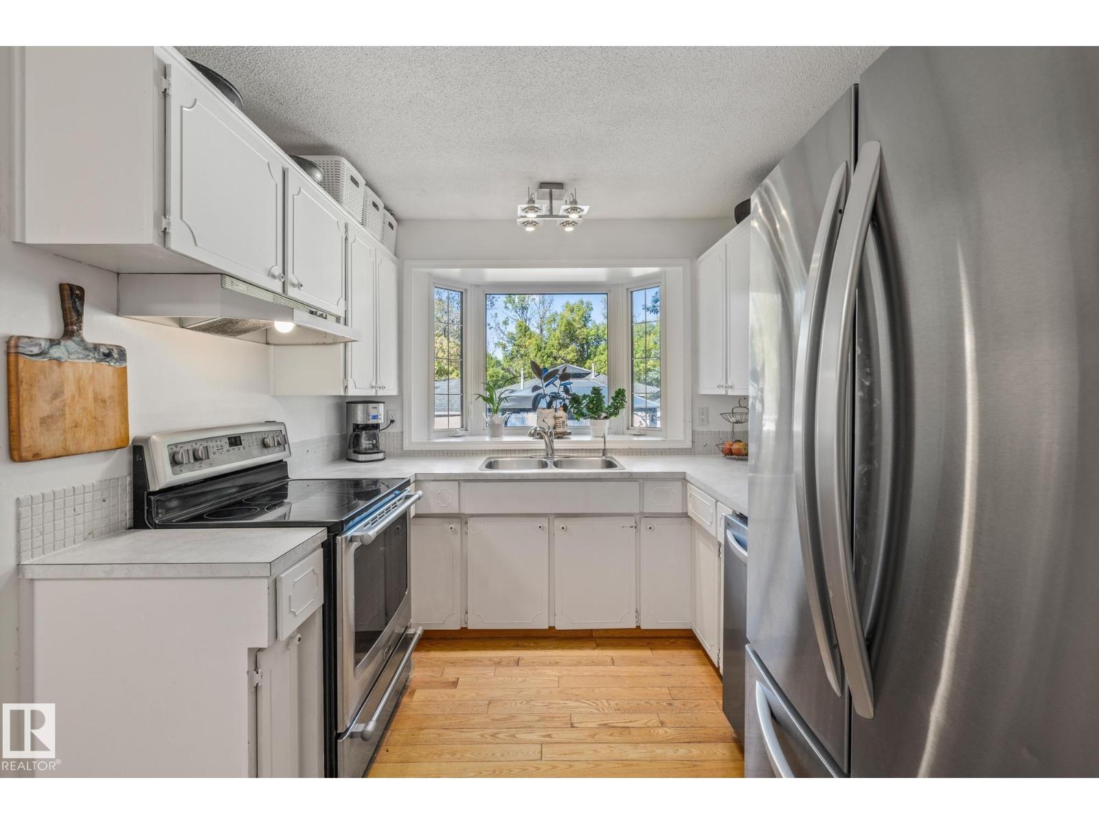 Single Family House Bungalow for Sale in  BURNHAM AVENUE St. Albert 