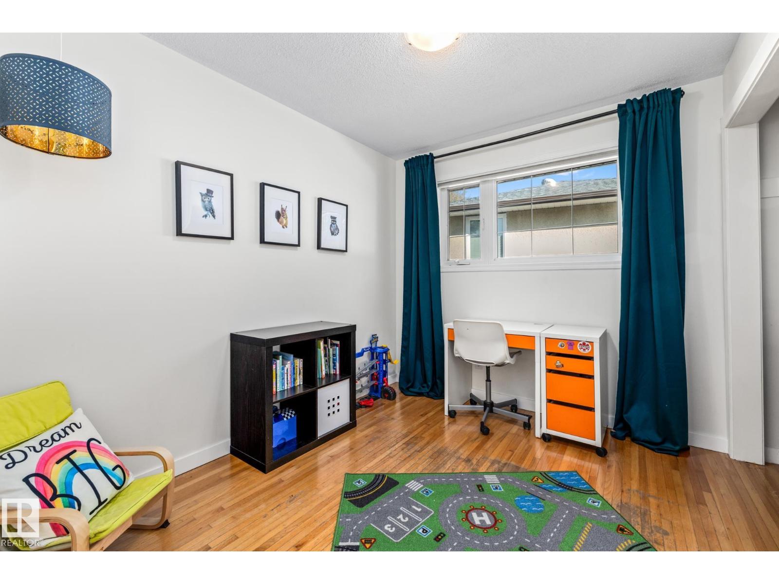 Single Family House Bungalow for Sale in  BURNHAM AVENUE St. Albert 