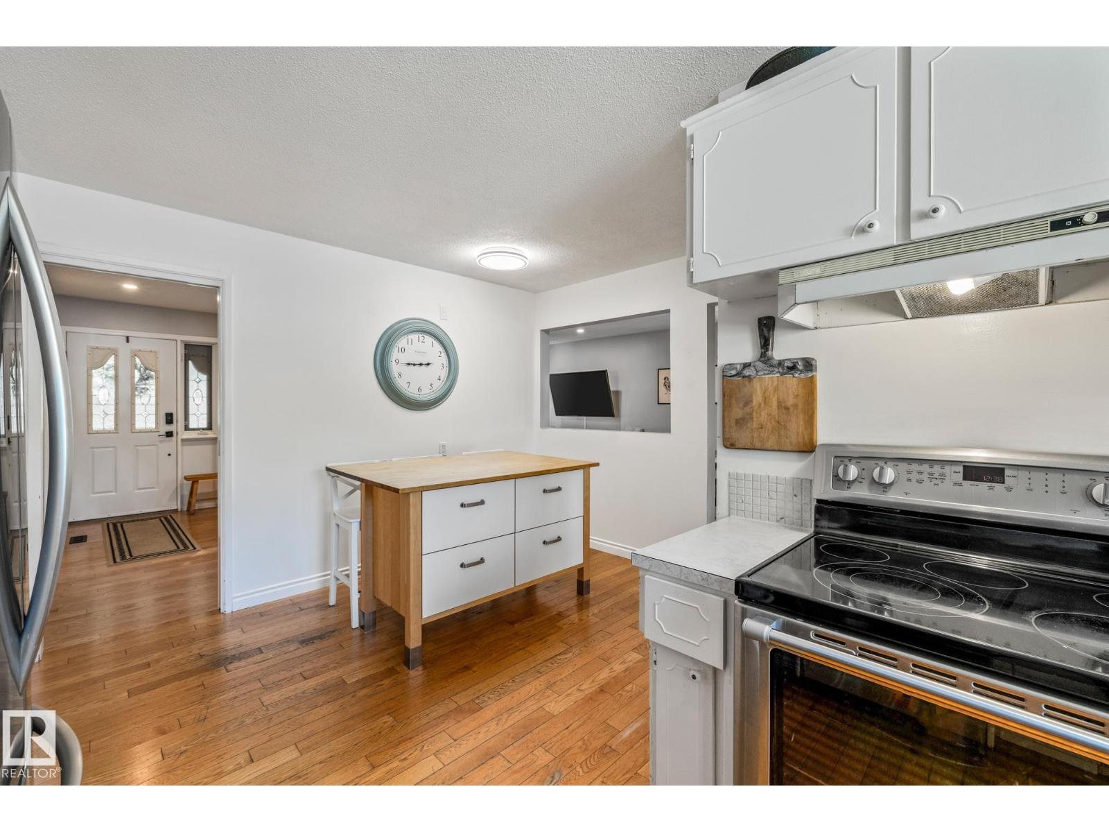 Single Family House Bungalow for Sale in  BURNHAM AVENUE St. Albert 