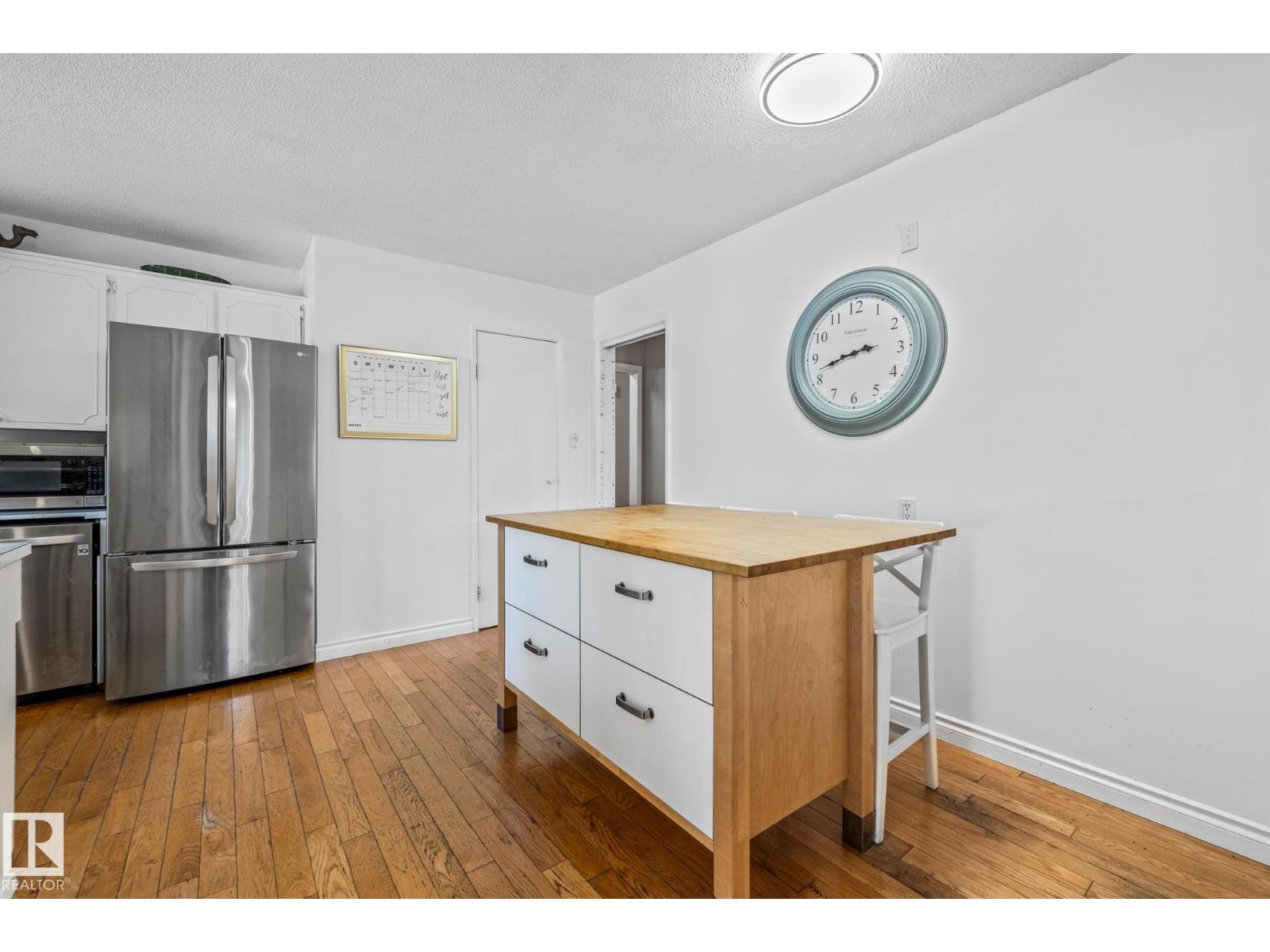 Single Family House Bungalow for Sale in  BURNHAM AVENUE St. Albert 