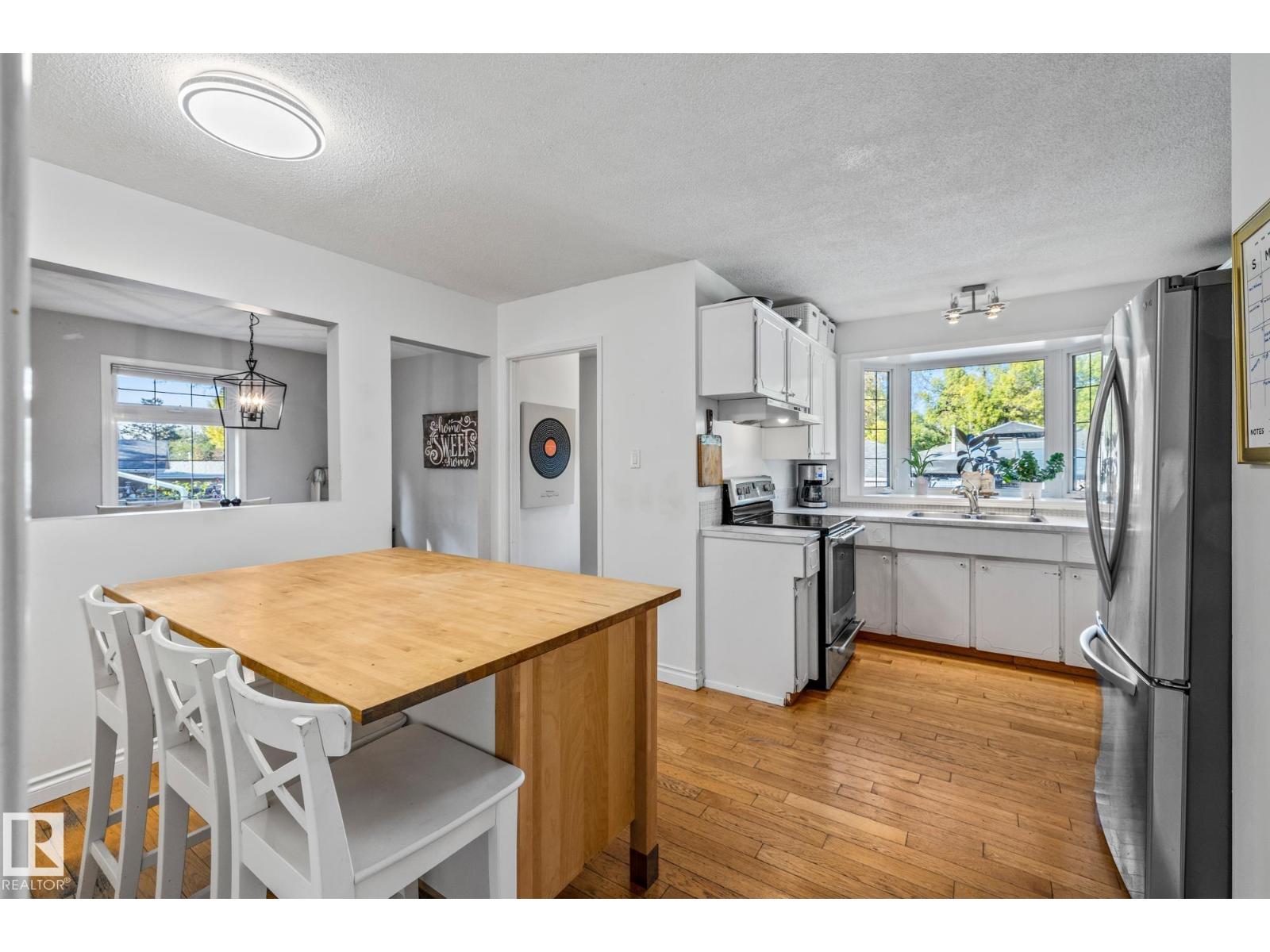 Single Family House Bungalow for Sale in  BURNHAM AVENUE St. Albert 