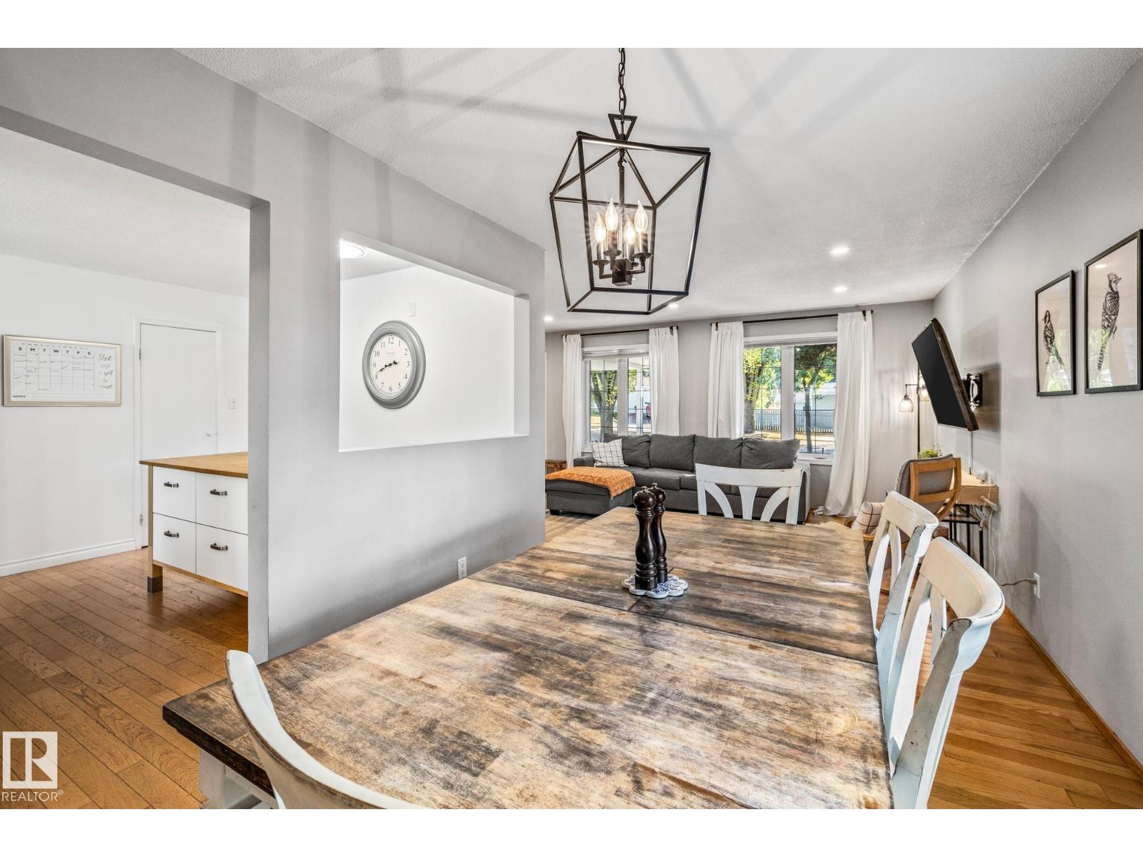 Single Family House Bungalow for Sale in  BURNHAM AVENUE St. Albert 