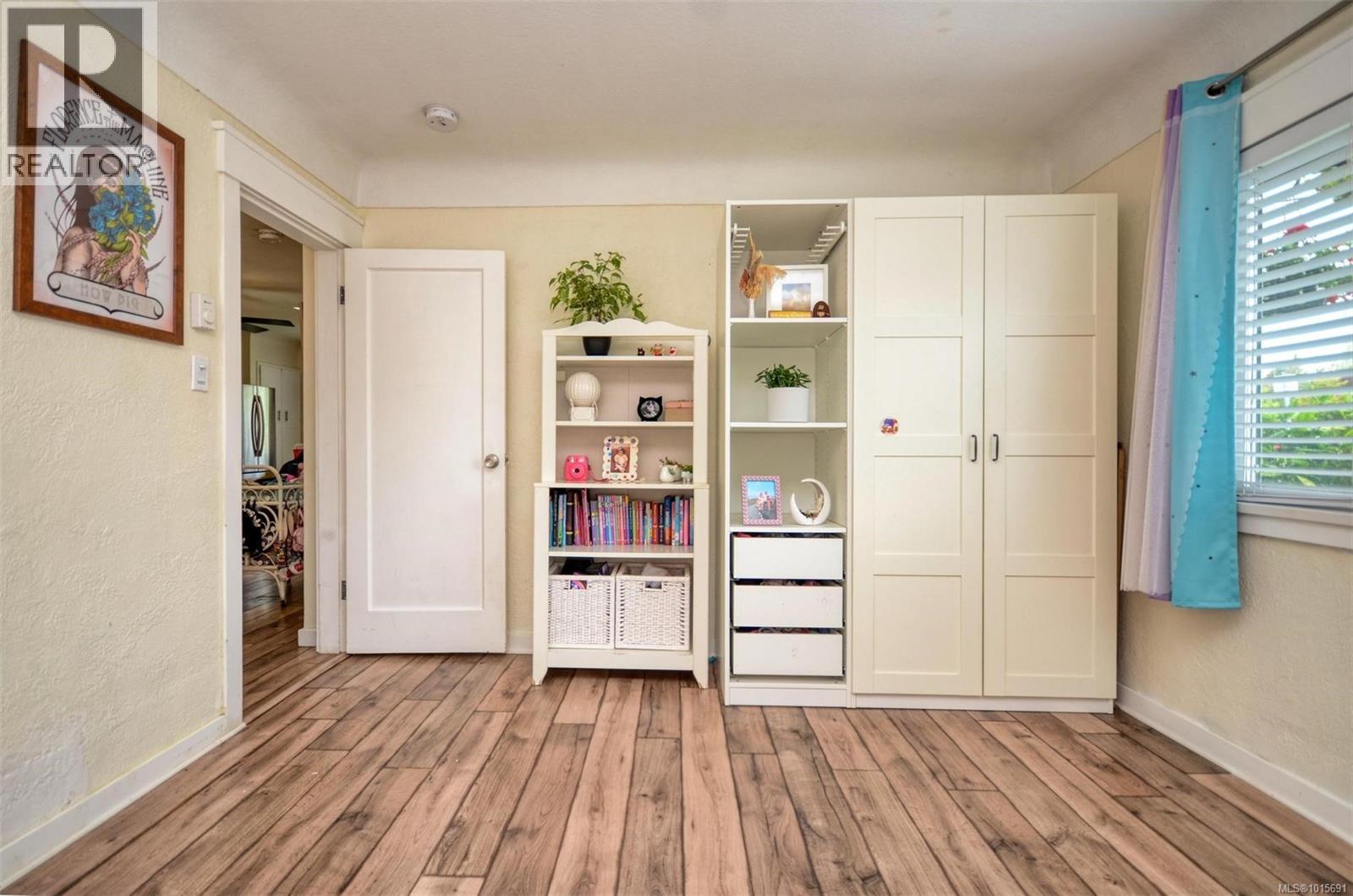  271 Battleford Avenue, Saanich