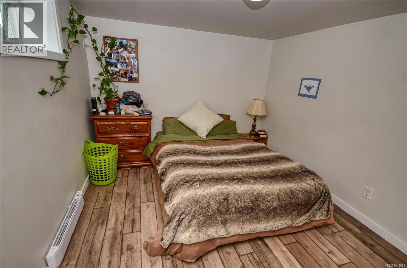  271 Battleford Avenue, Saanich