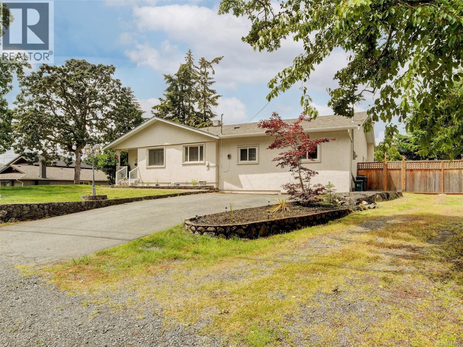  640 Strandlund Avenue, Langford