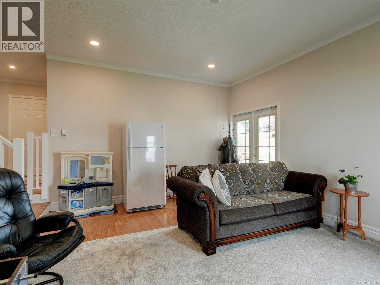  640 Strandlund Avenue, Langford