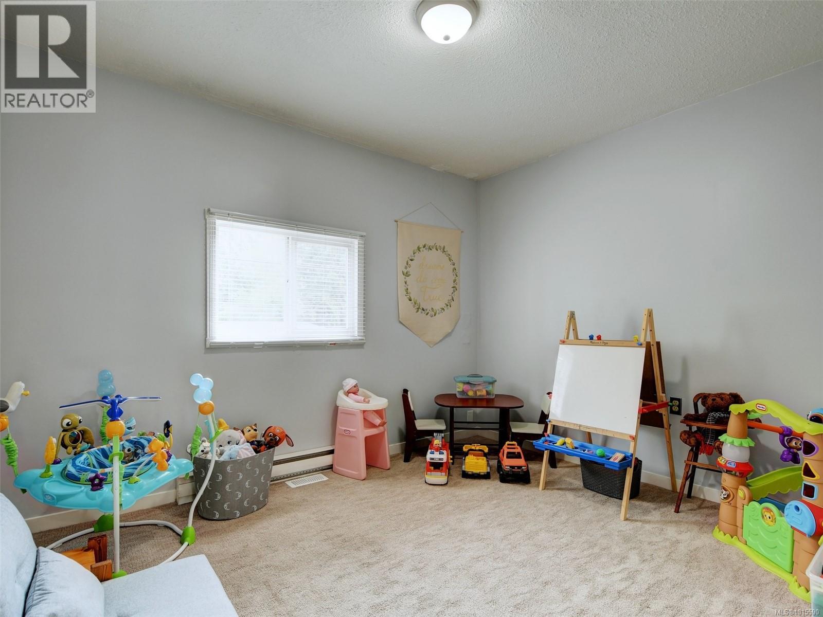  640 Strandlund Avenue, Langford