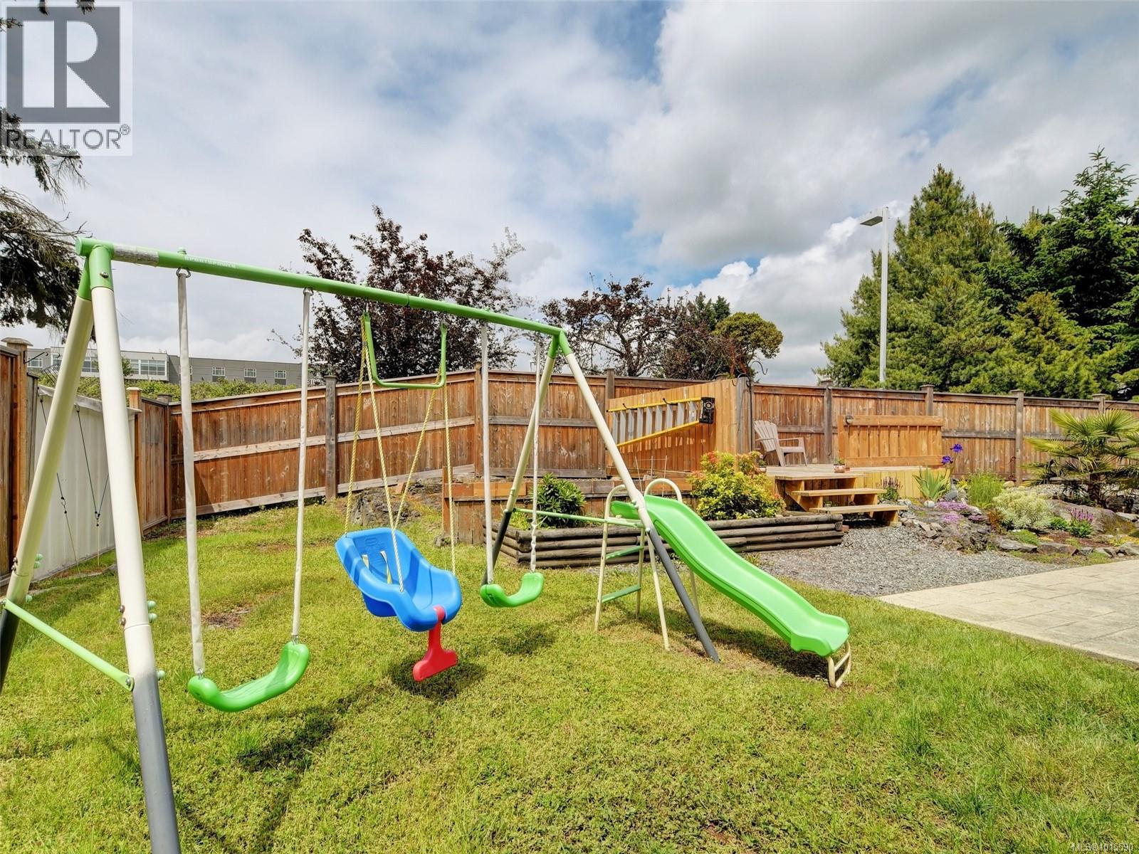  640 Strandlund Avenue, Langford