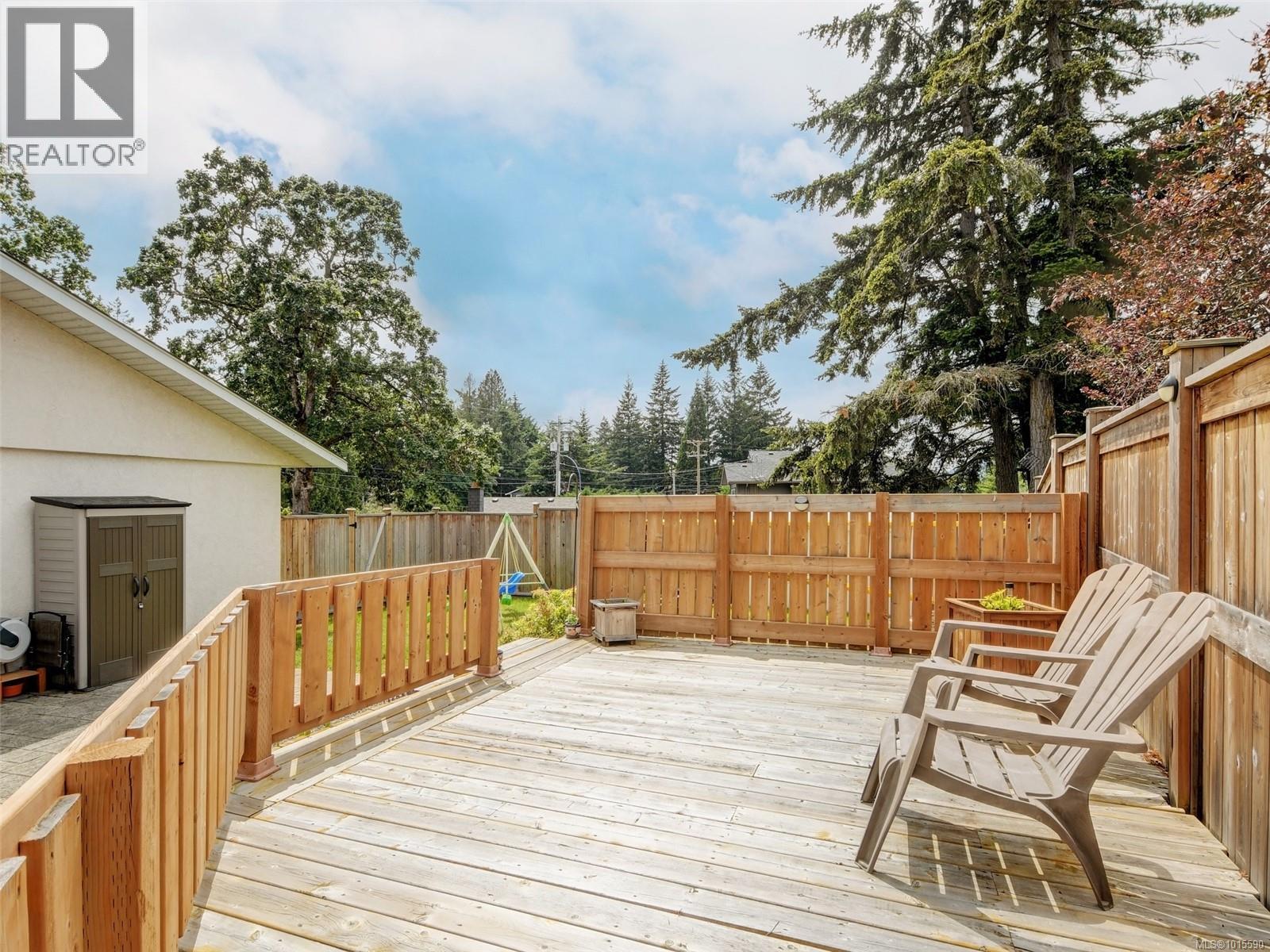  640 Strandlund Avenue, Langford