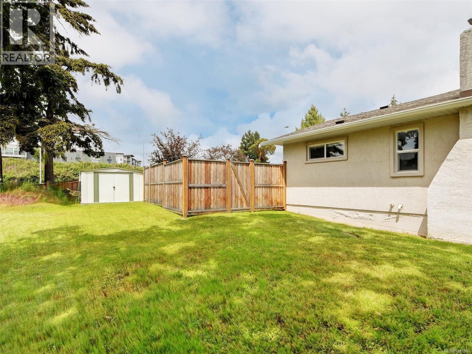  640 Strandlund Avenue, Langford