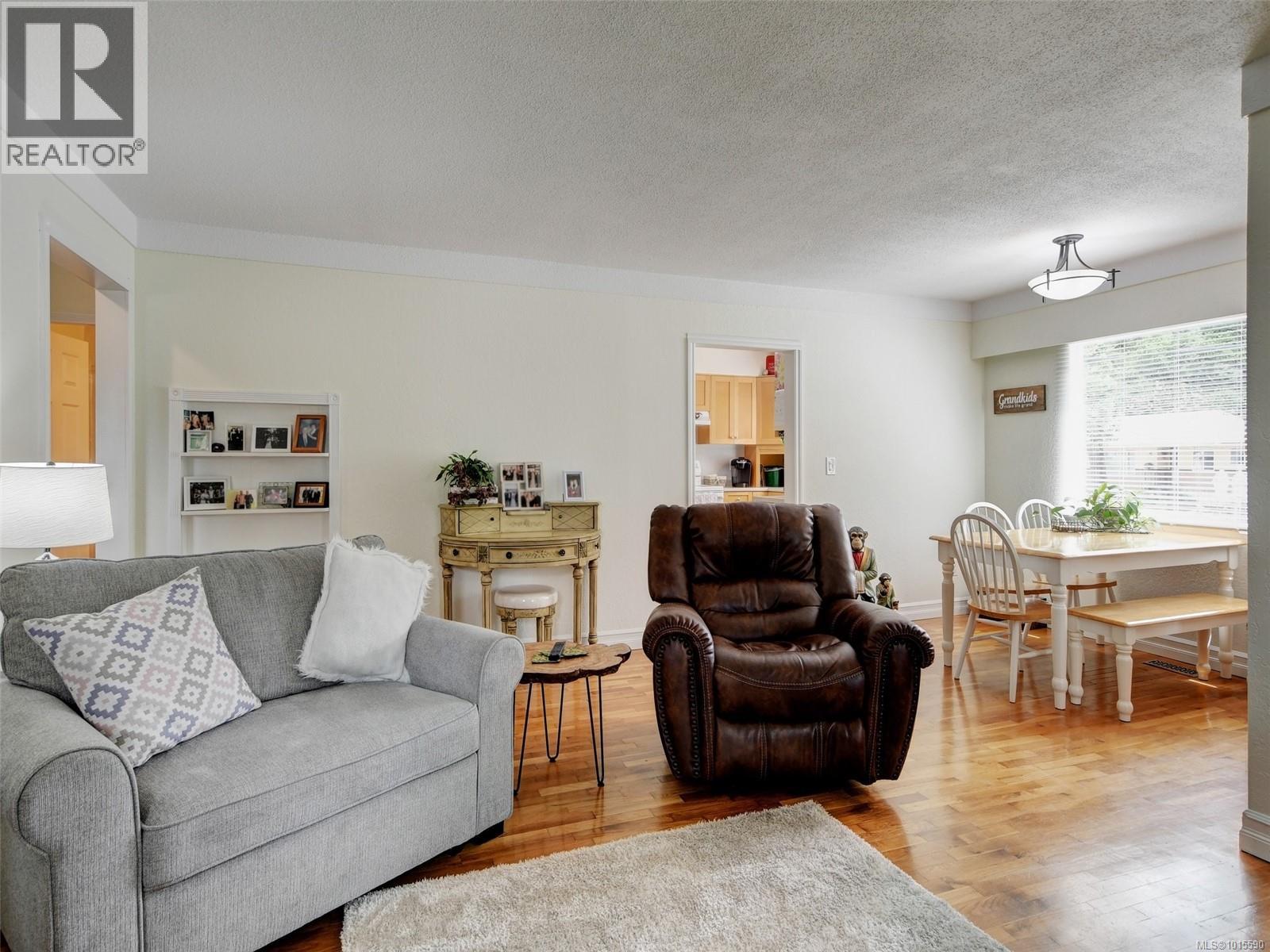  640 Strandlund Avenue, Langford