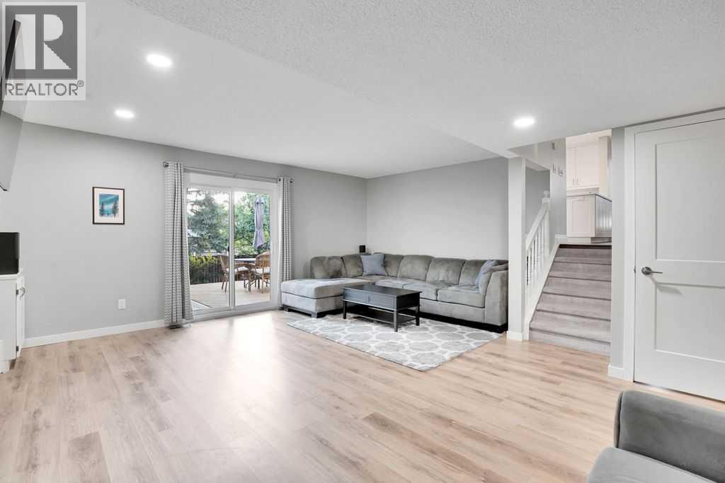 Single Family House 4 Level for Sale in  Wood Valley Place SW Woodbine Calgary 