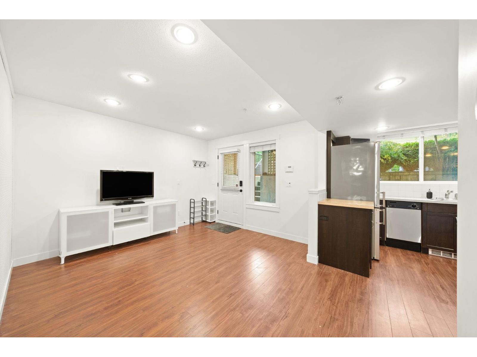 9445 KANAKA STREET, Langley