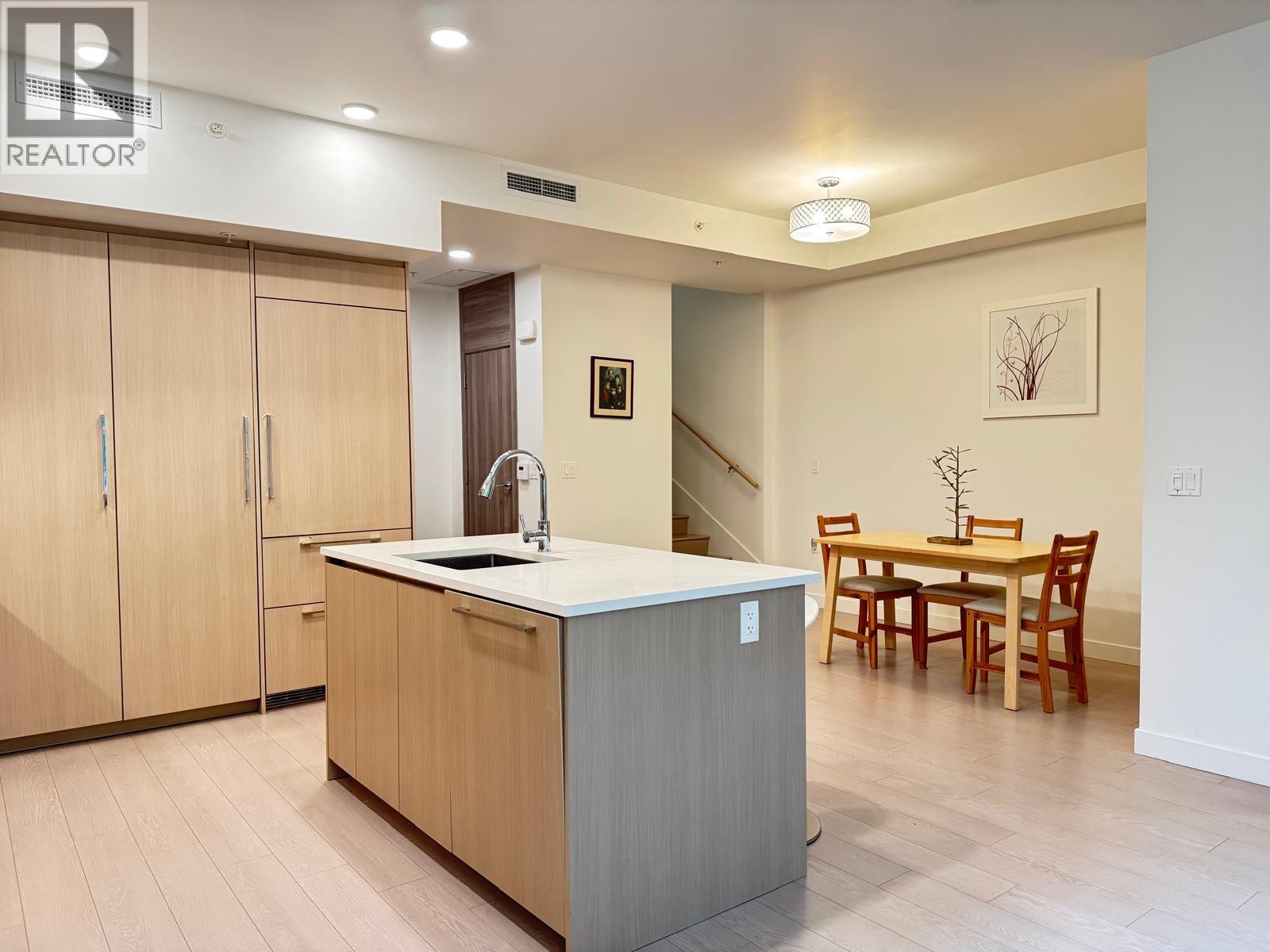 8180 NUNAVUT LANE, Vancouver