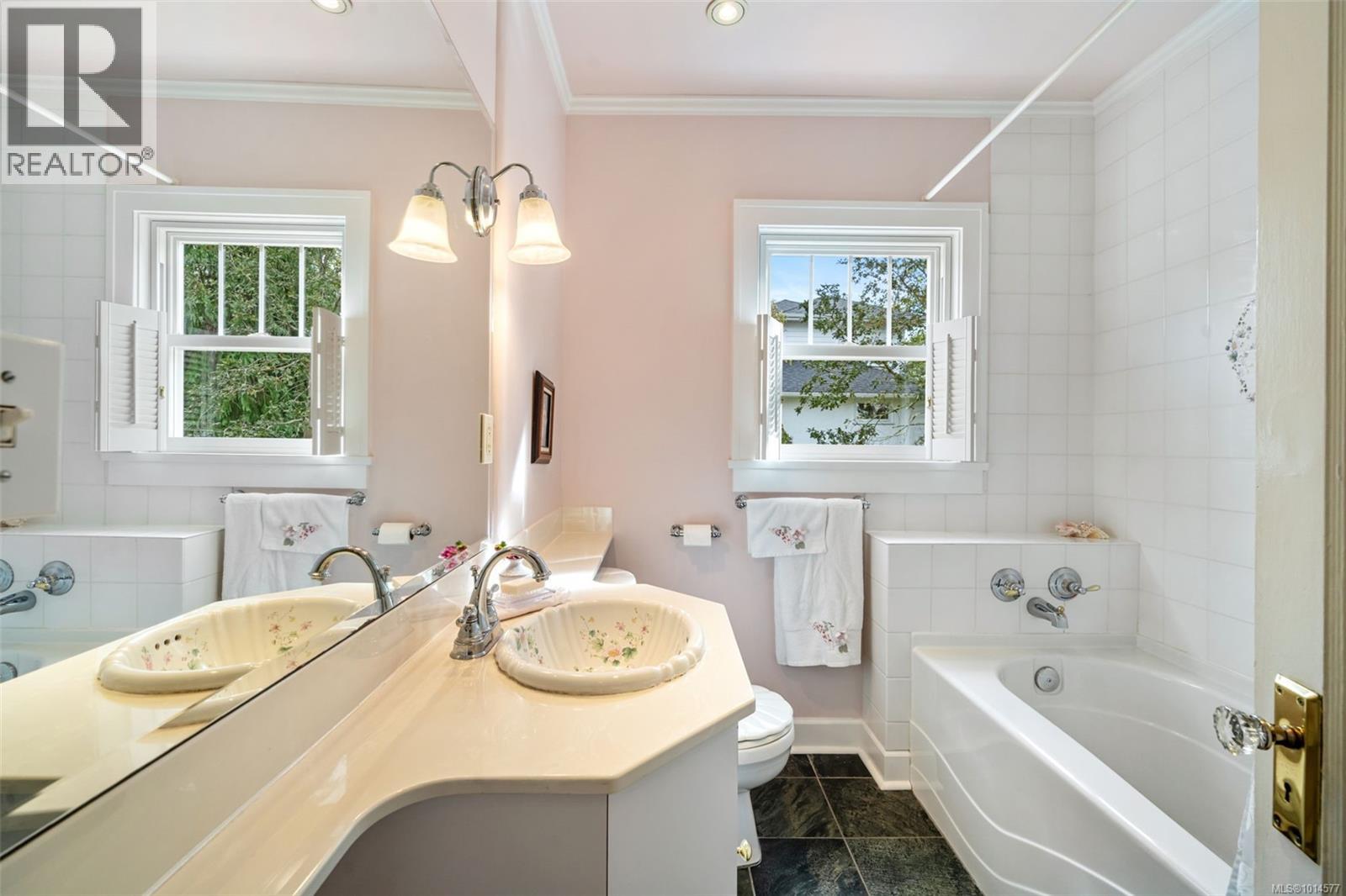  985 Island Road, Oak Bay
