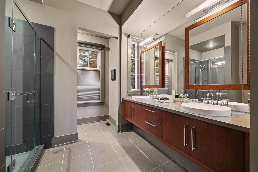 2737 CRESCENT DRIVE, Surrey