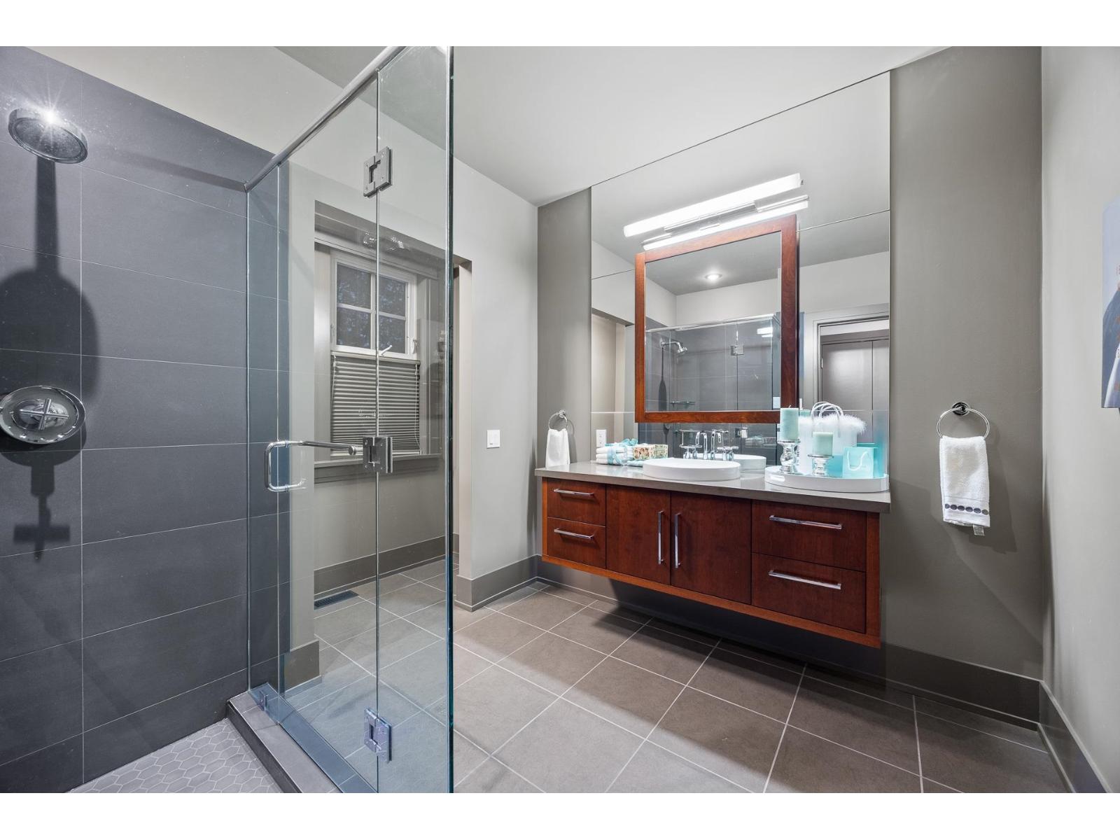 2737 CRESCENT DRIVE, Surrey