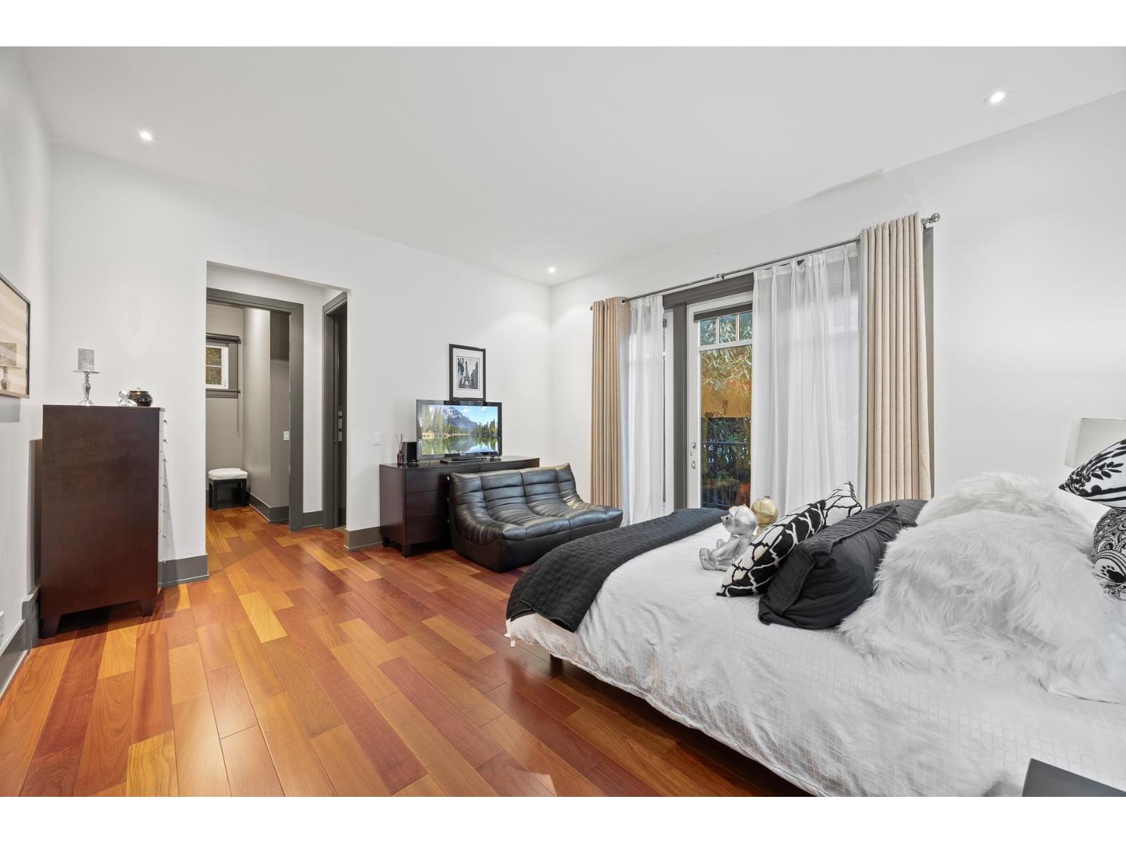 2737 CRESCENT DRIVE, Surrey