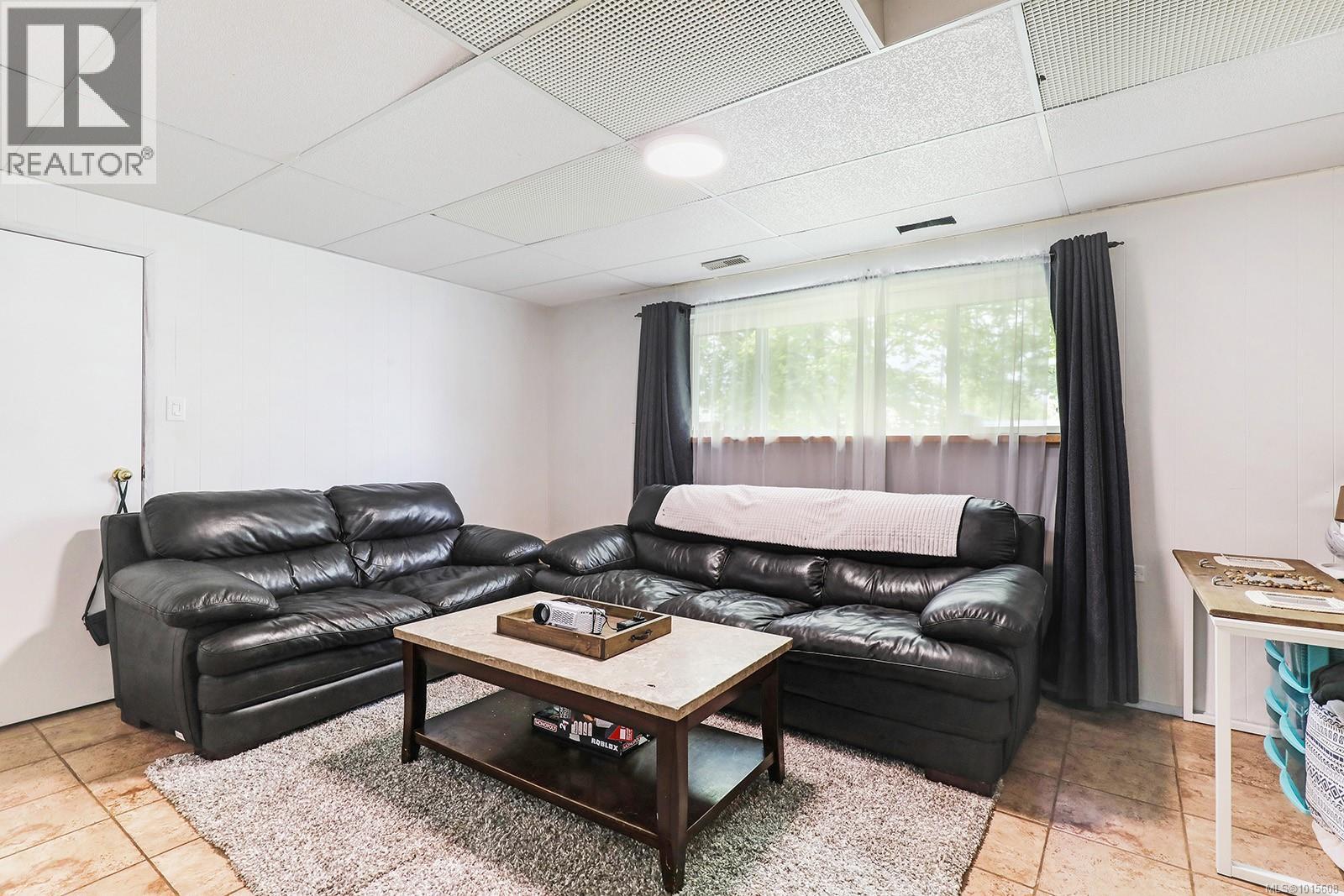 2046 Tull Ave, Courtenay