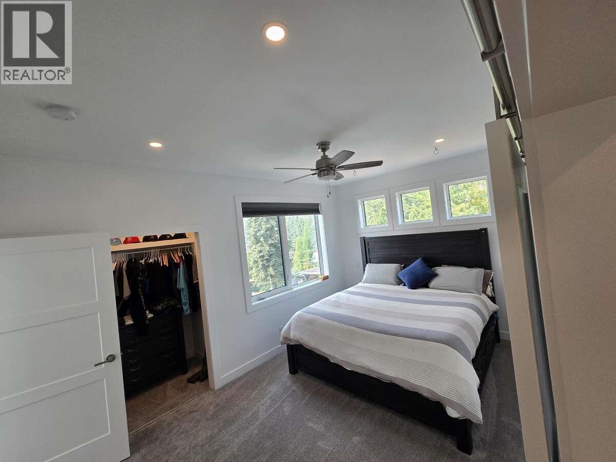 2690 Monte Christo Street, Rossland