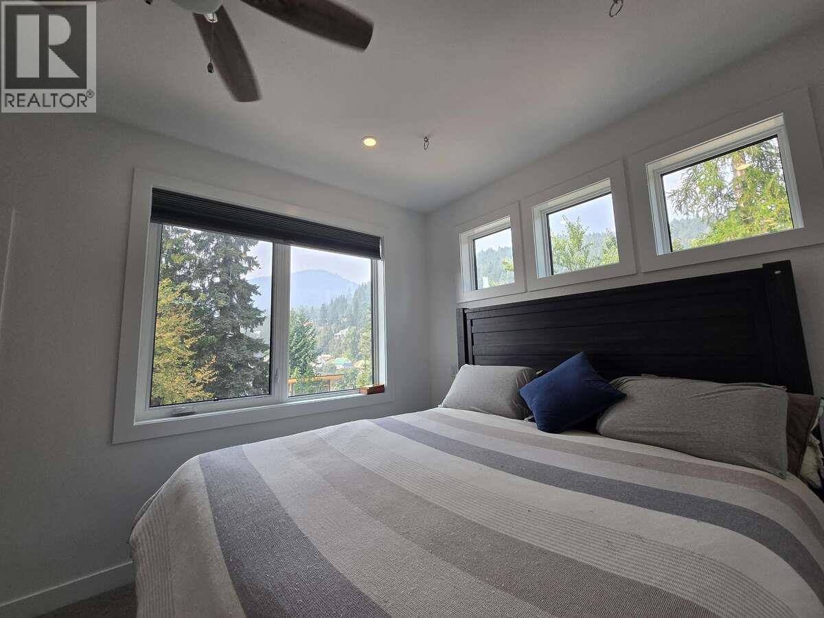 2690 Monte Christo Street, Rossland