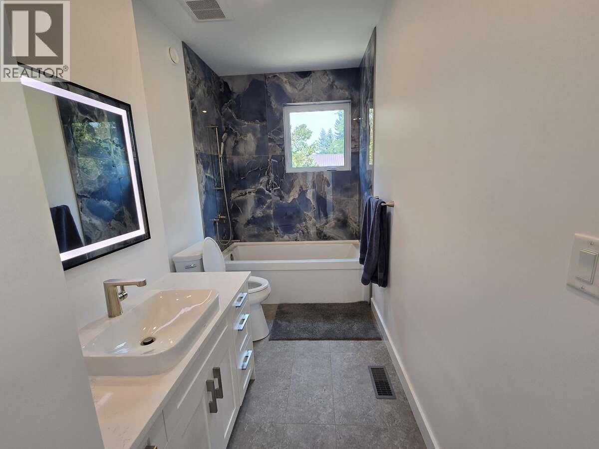 2690 Monte Christo Street, Rossland