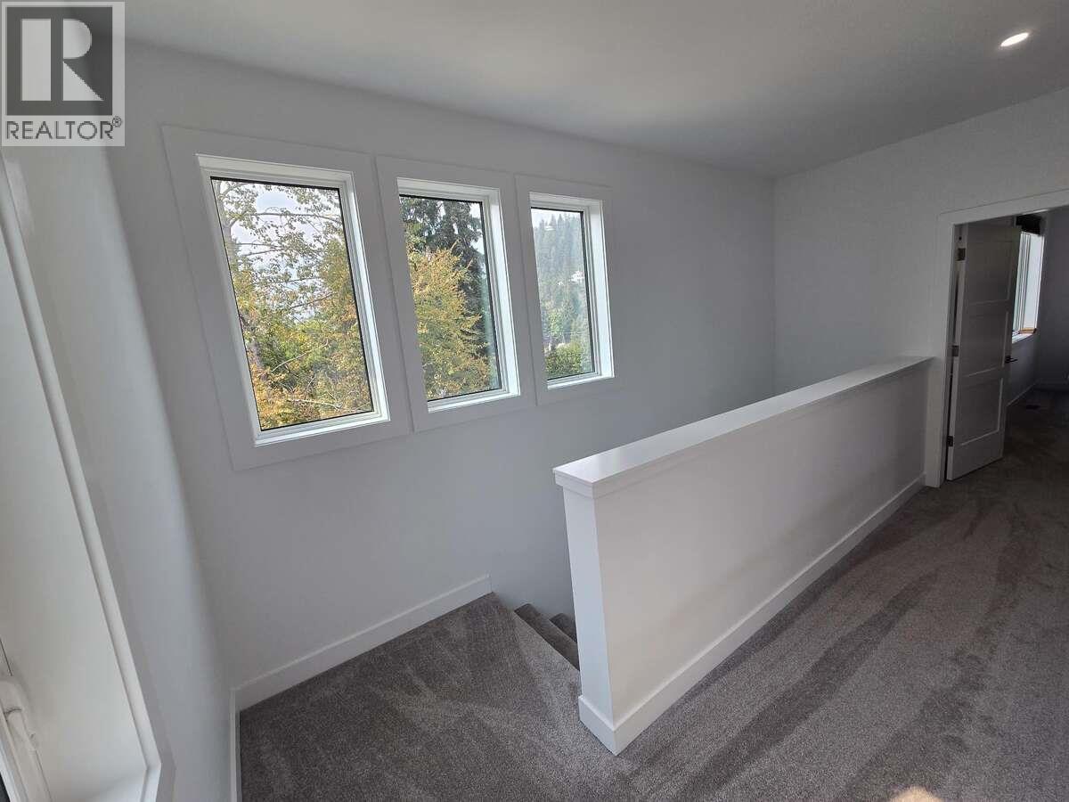 2690 Monte Christo Street, Rossland