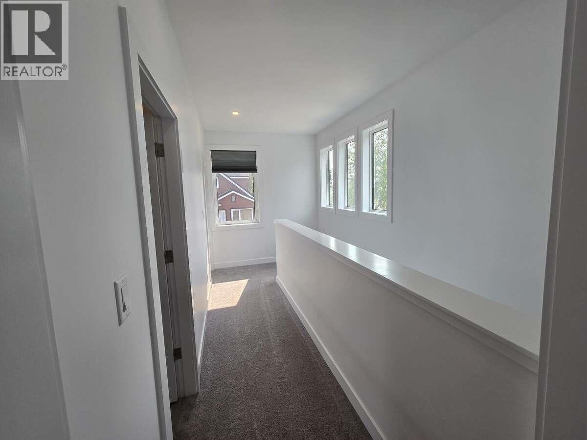 2690 Monte Christo Street, Rossland