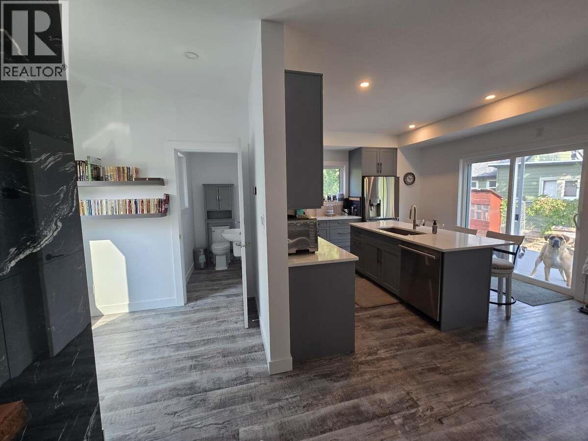 2690 Monte Christo Street, Rossland