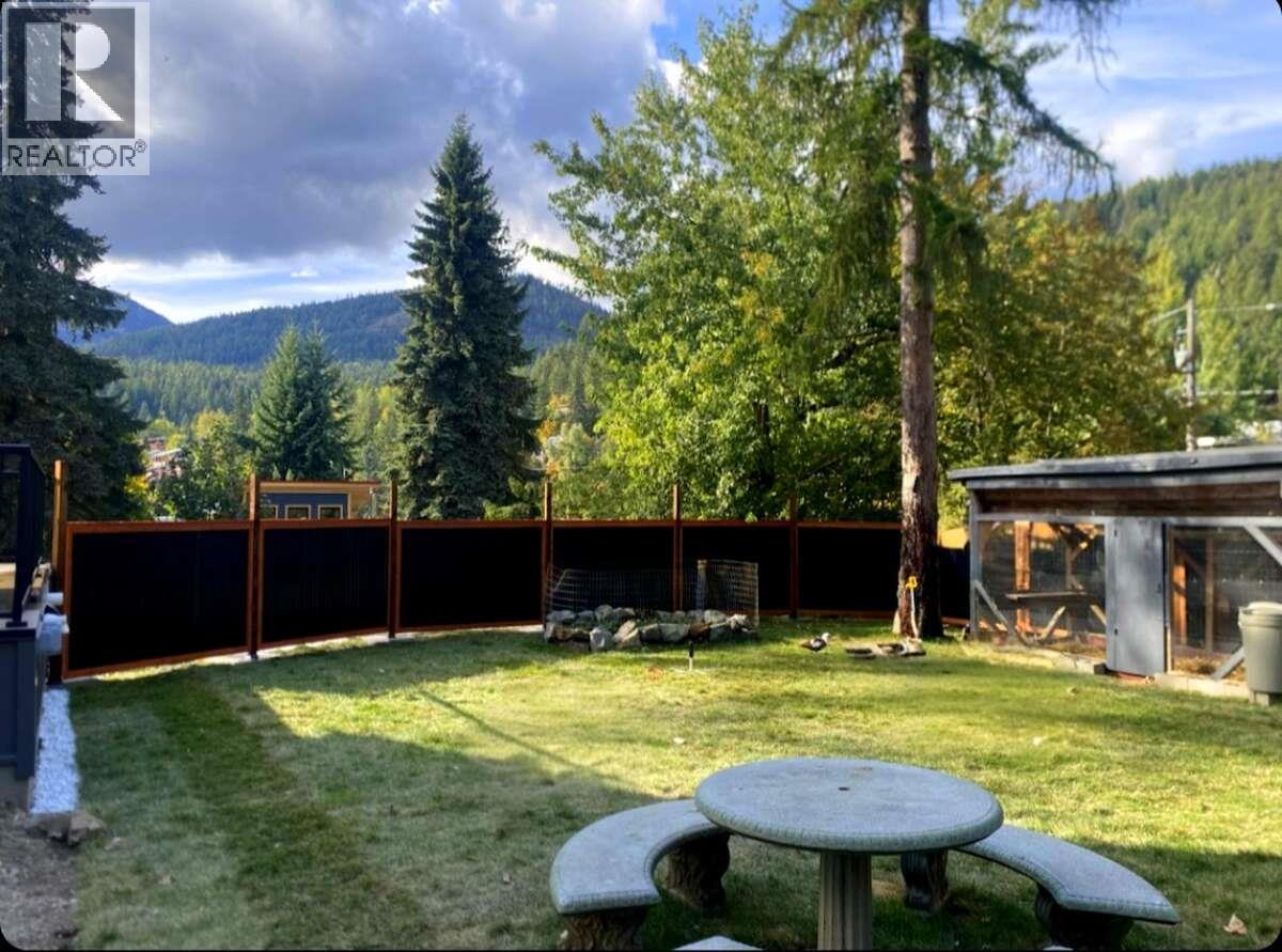 2690 Monte Christo Street, Rossland