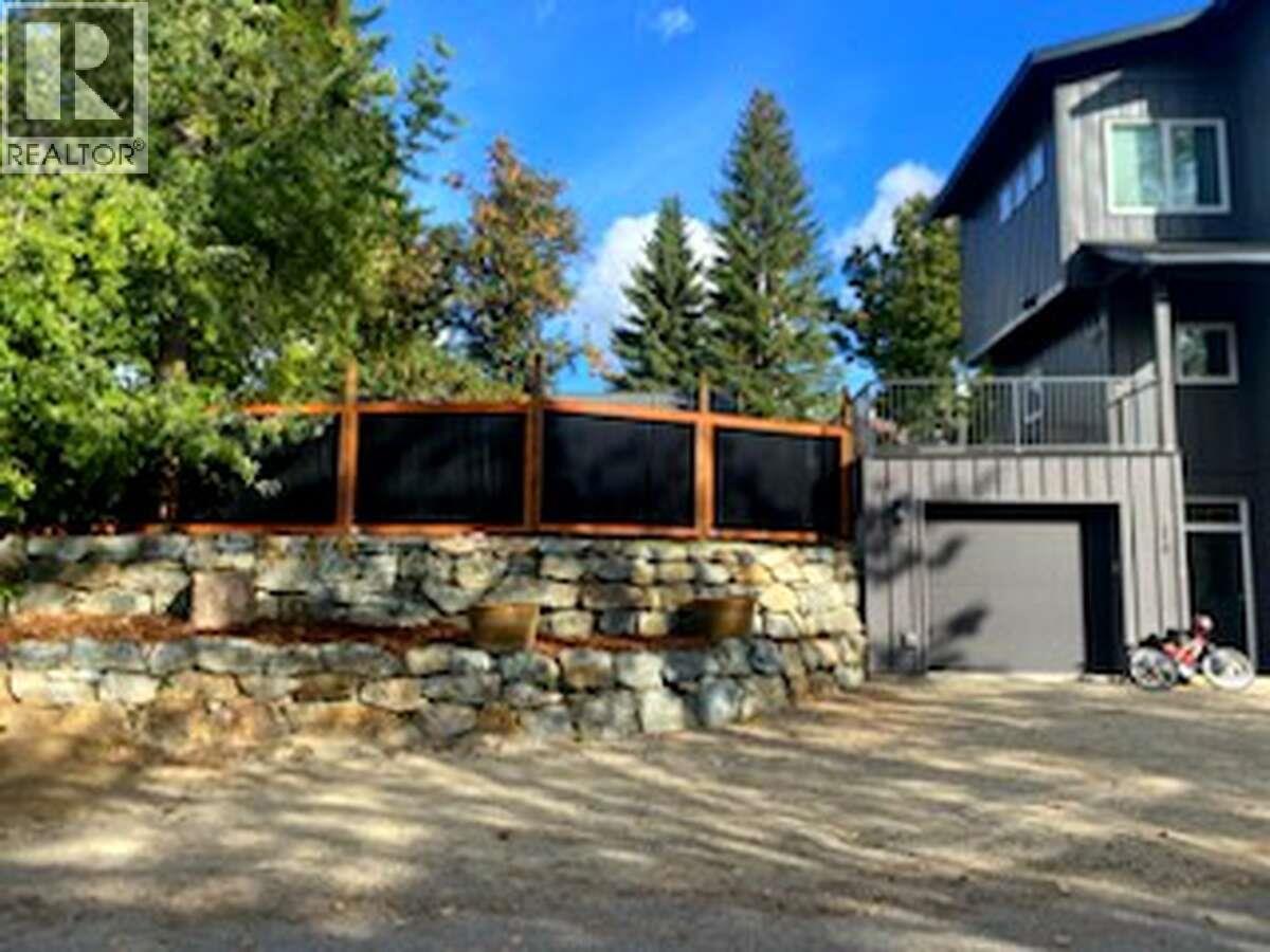 2690 Monte Christo Street, Rossland