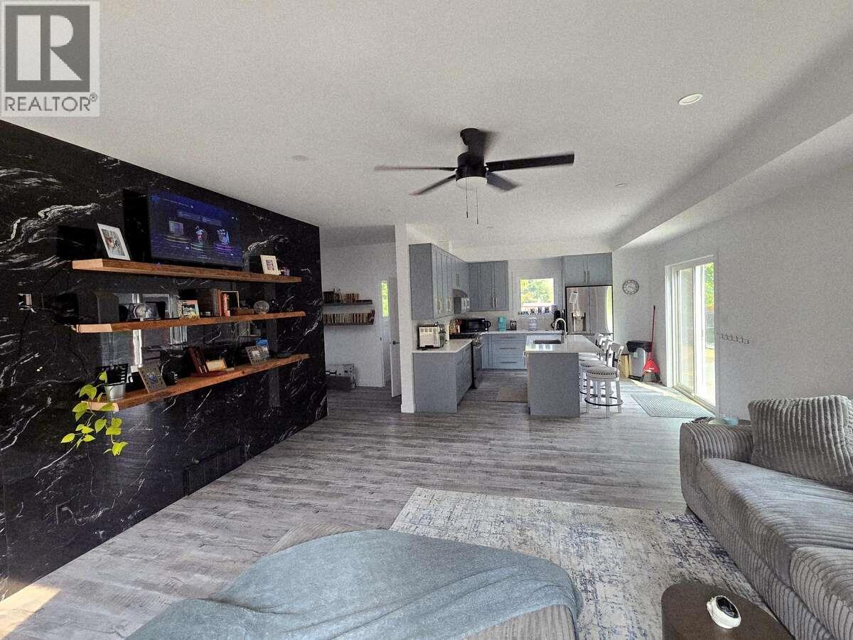 2690 Monte Christo Street, Rossland