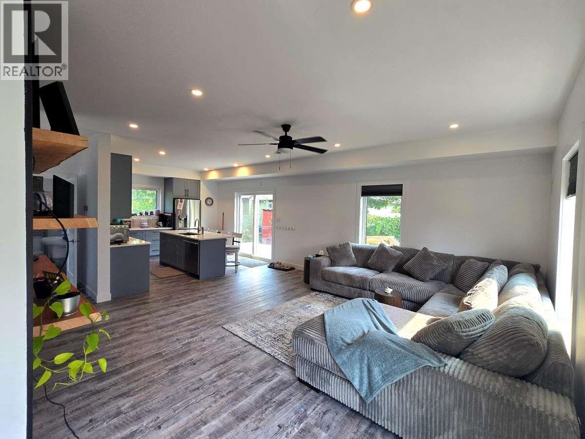 2690 Monte Christo Street, Rossland