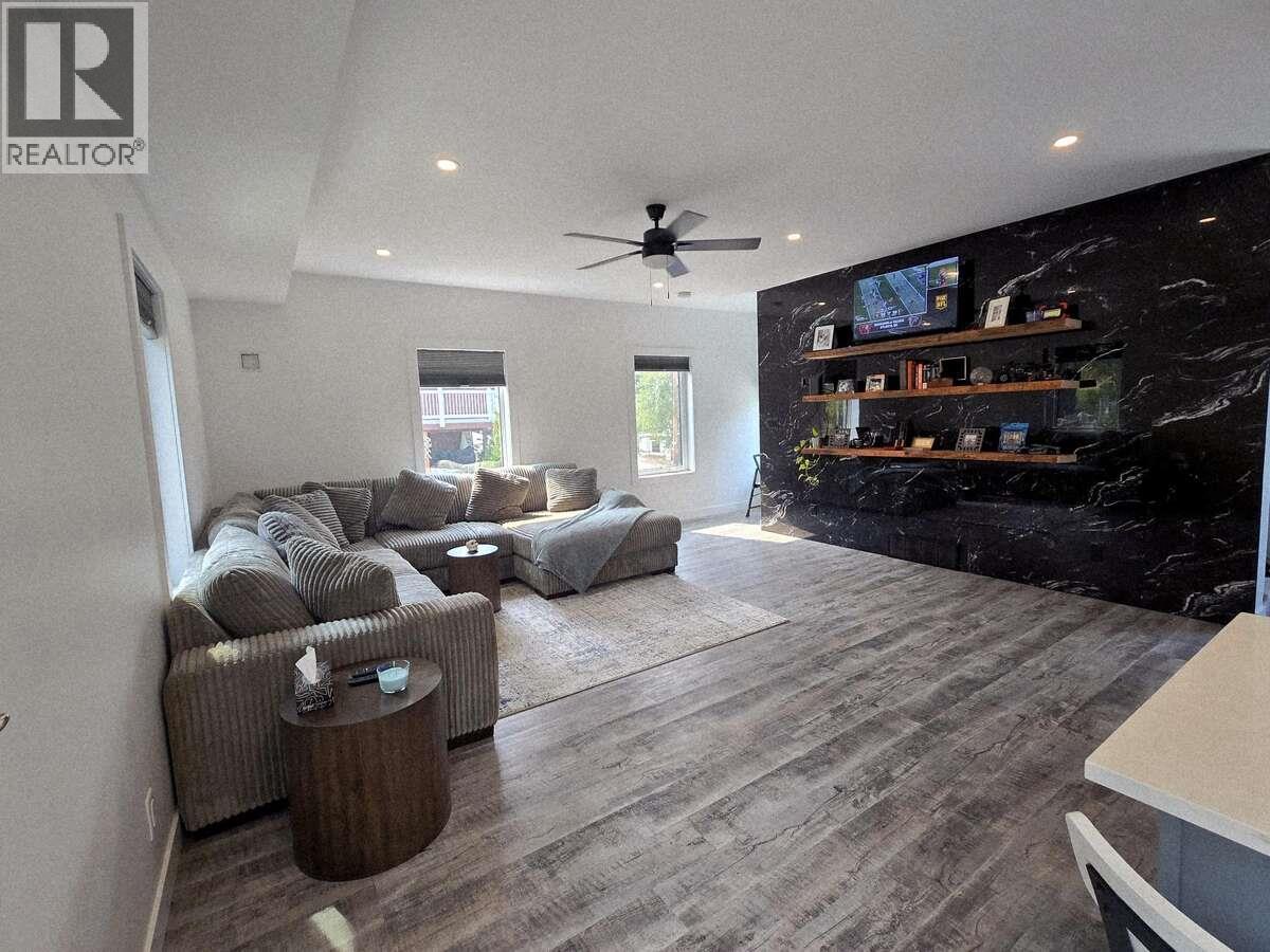 2690 Monte Christo Street, Rossland