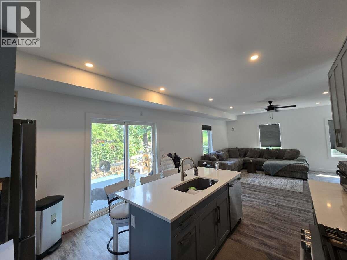 2690 Monte Christo Street, Rossland