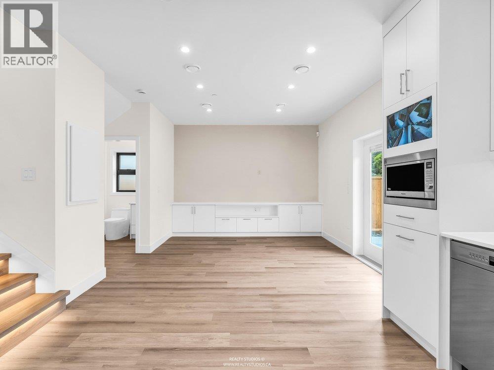 2 4257 KNIGHT STREET, Vancouver